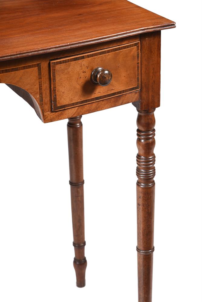 Y A GEORGE III MAHOGANY AND ROSEWOOD CROSSBANDED BOWFRONT SIDE TABLE, CIRCA 1790 - Image 4 of 4