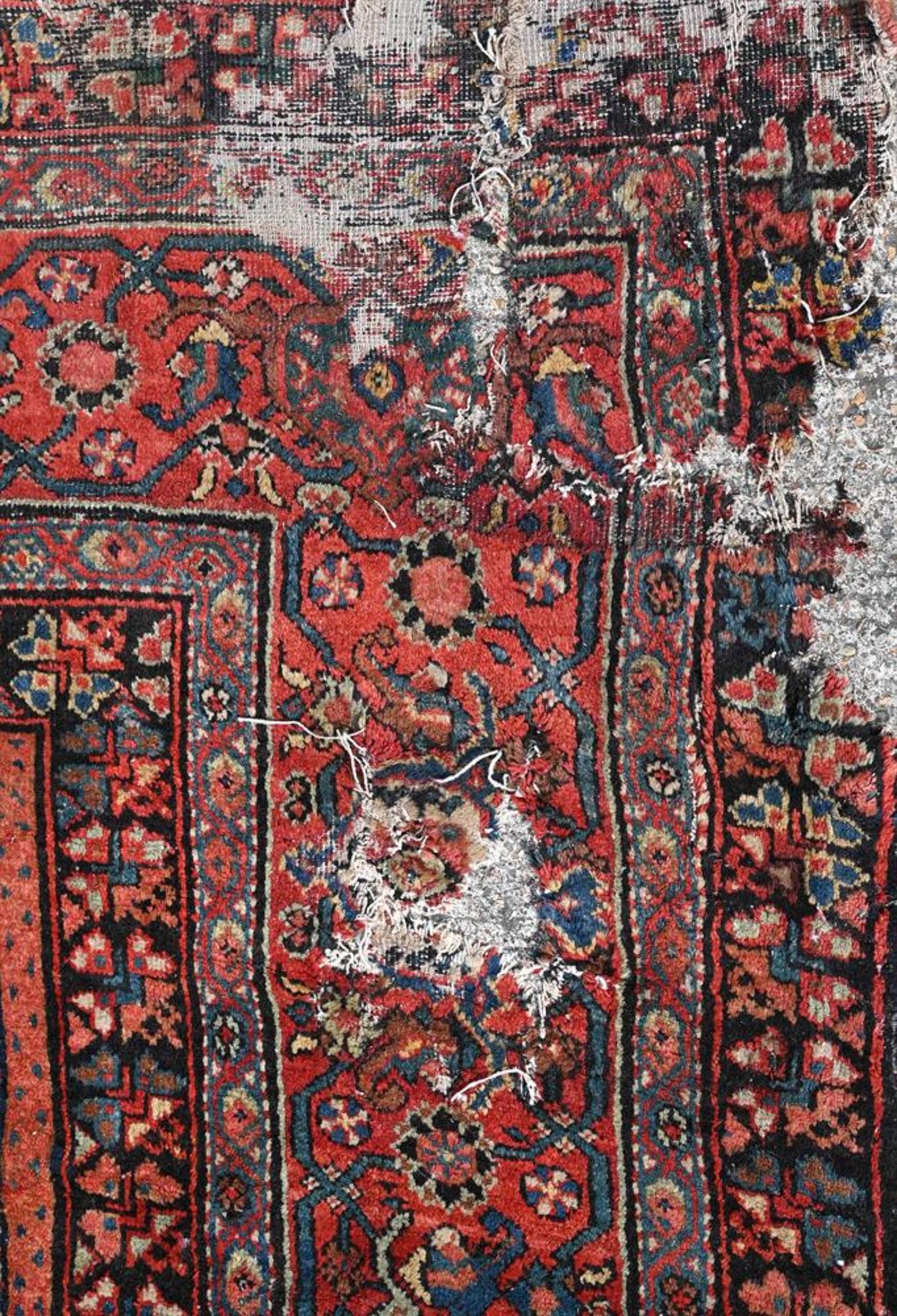 A LARGE FERAGHAN CARPET, WEST PERSIA, LATE 19TH CENTURY, approximately 682 x 580cm - Image 4 of 4