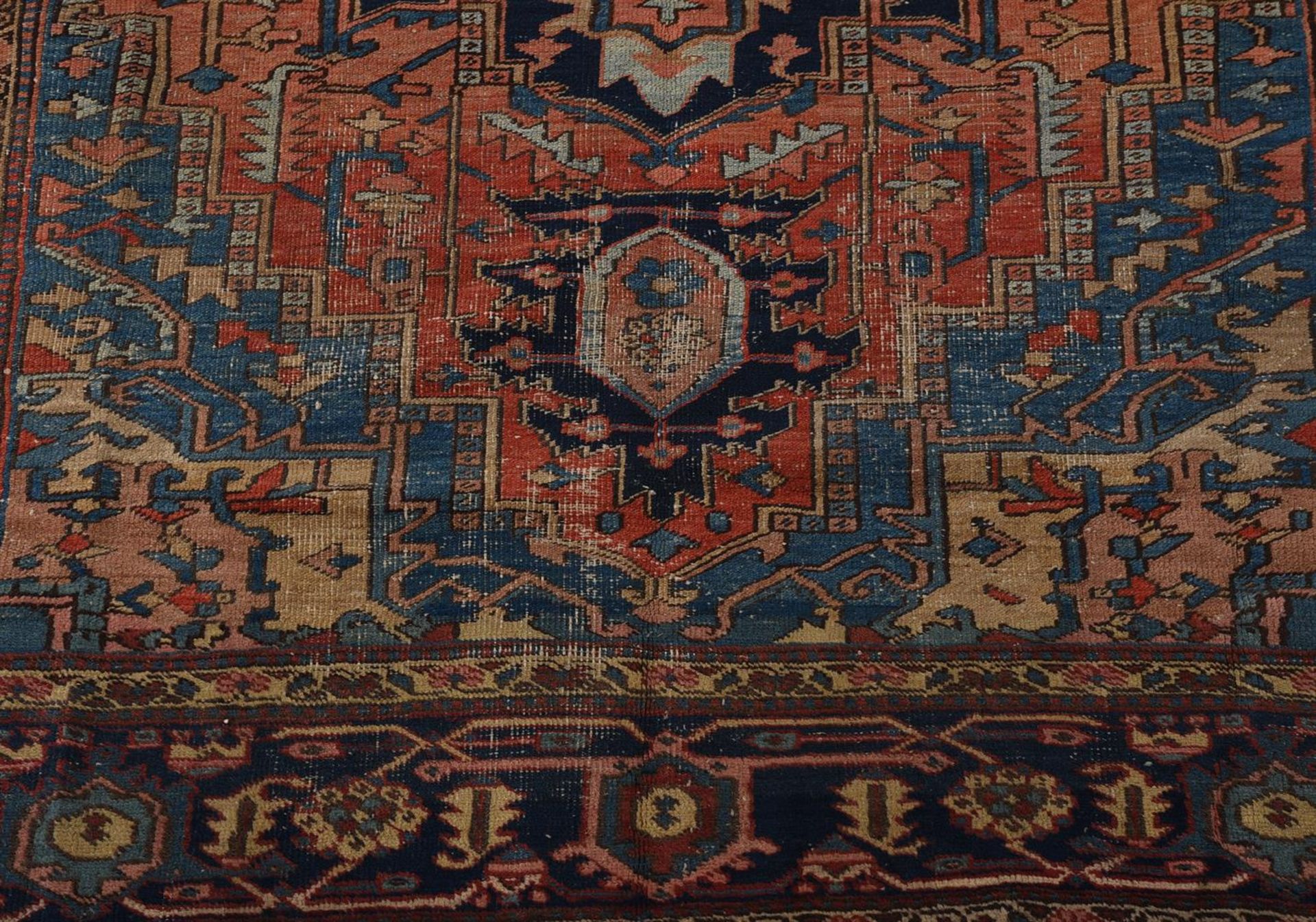 A HERIZ CARPET, approximately 320 x 218cm - Bild 3 aus 3