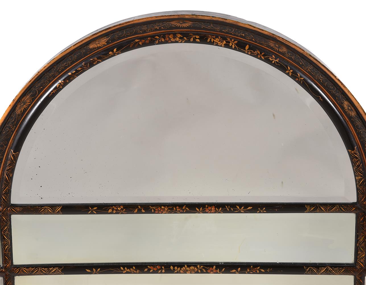 A BLACK LACQUER AND GILT CHINOISERIE DECORATED MIRROR, IN QUEEN ANNE STYLE, EARLY 20TH CENTURY - Image 2 of 5