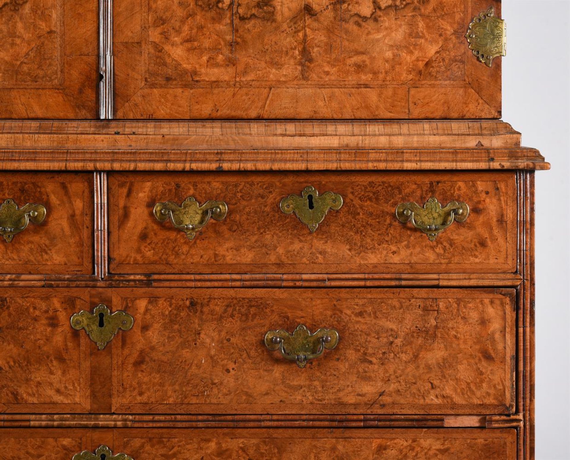 A GEORGE II FIGURED WALNUT CABINET ON CHEST, CIRCA 1720 - Image 3 of 5