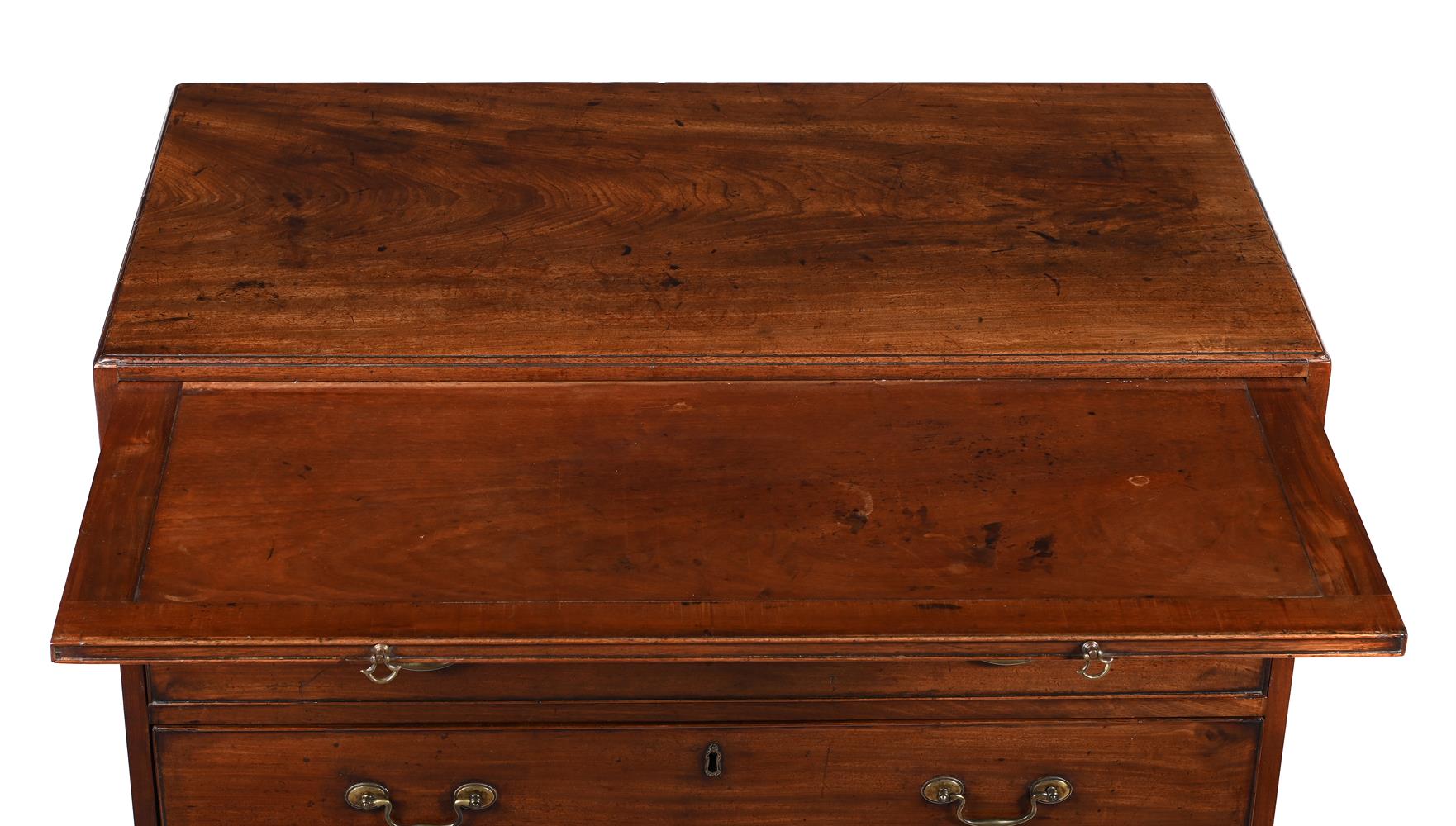A GEORGE III MAHOGANY CHEST OF DRAWERS, CIRCA 1780 - Image 3 of 4
