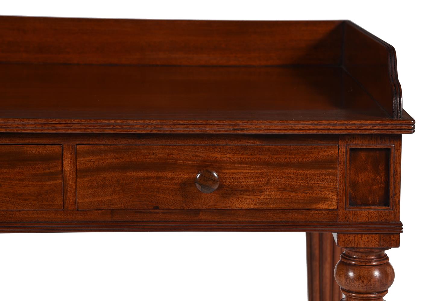Y A GEORGE IV MAHOGANY DRESSING TABLE, IN THE MANNER OF GILLOWS, CIRCA 1825 - Image 5 of 5
