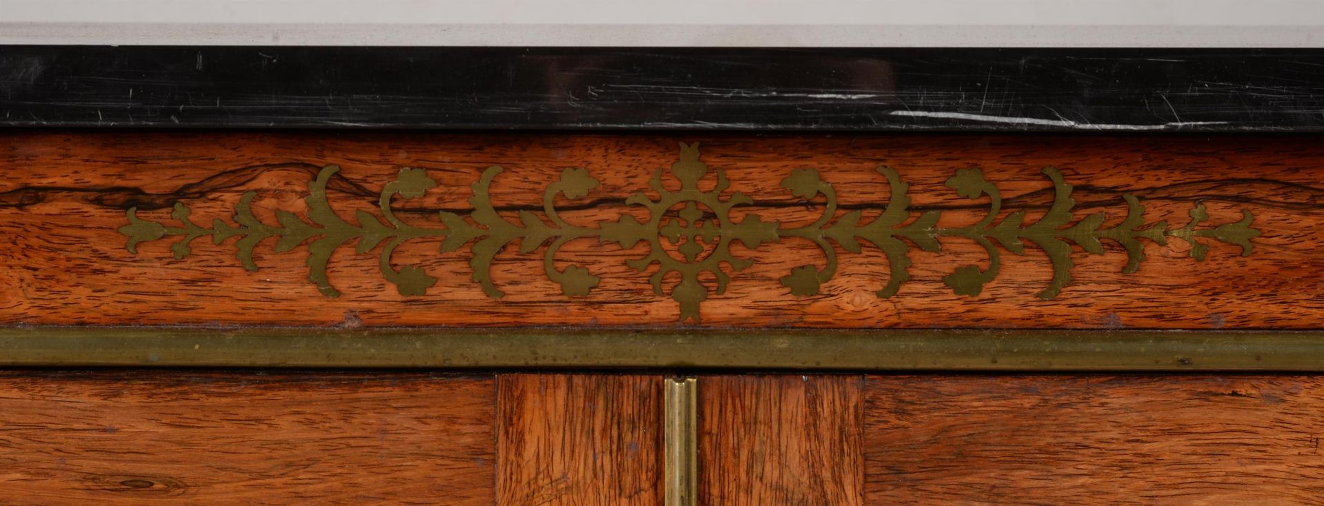 Y A REGENCY ROSEWOOD AND BRASS INLAID SIDE CABINET, CIRCA 1815 - Bild 3 aus 3