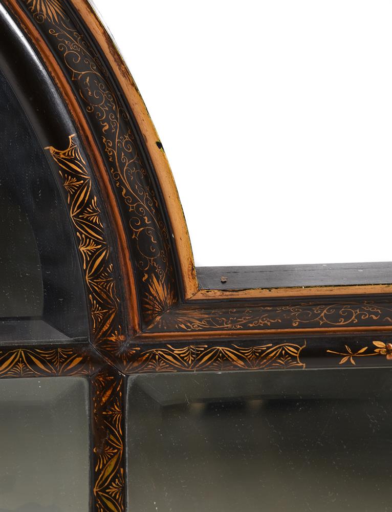 A BLACK LACQUER AND GILT CHINOISERIE DECORATED MIRROR, IN QUEEN ANNE STYLE, EARLY 20TH CENTURY - Image 3 of 5