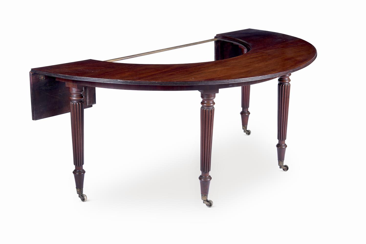 A REGENCY MAHOGANY HUNT TABLEIN THE MANNER OF GILLOWS, CIRCA 1820 - Image 2 of 4