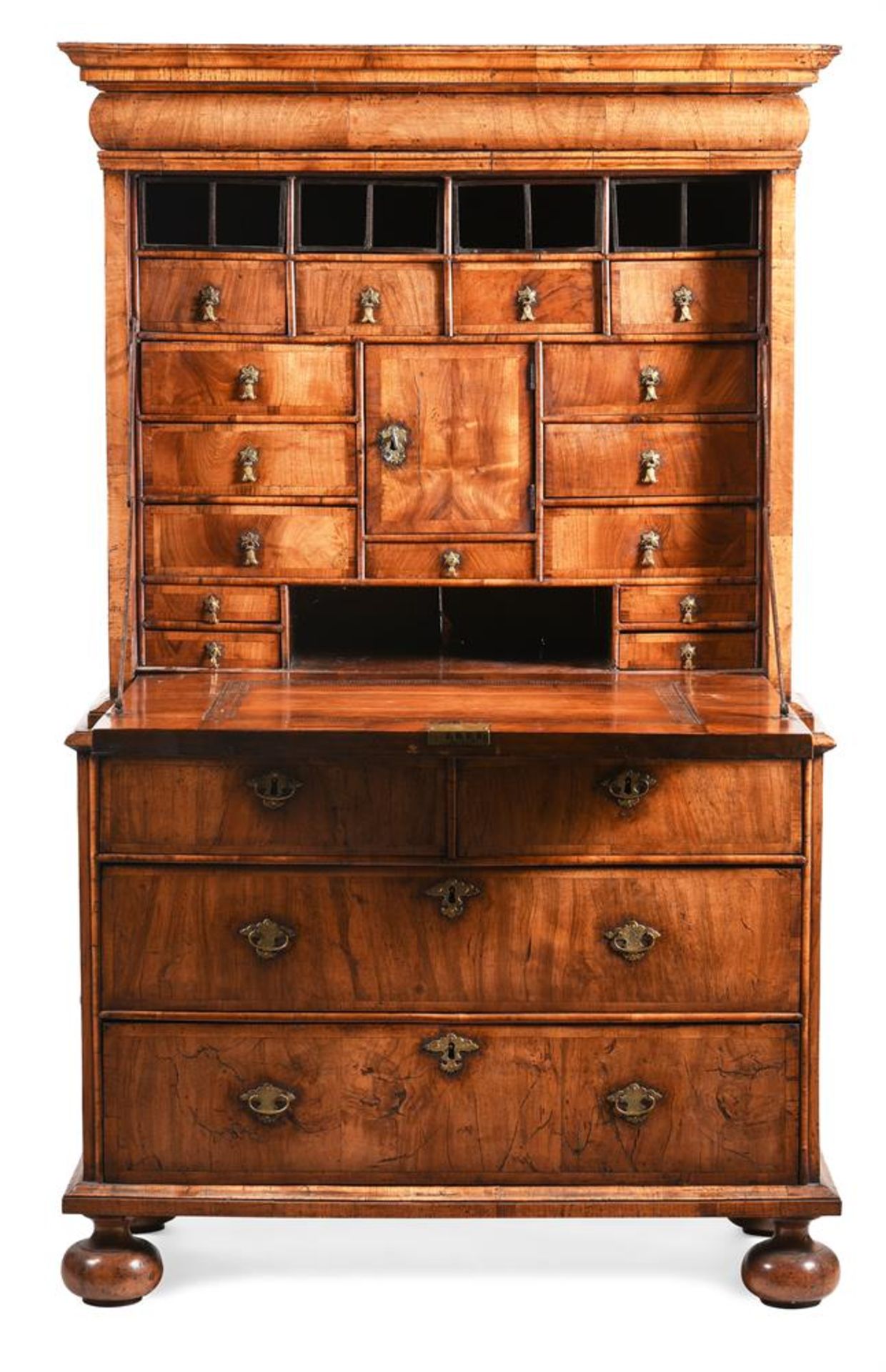 A QUEEN ANNE WALNUT AND FEATHER-BANDED ESCRITOIRE, CIRCA 1710 - Bild 2 aus 4