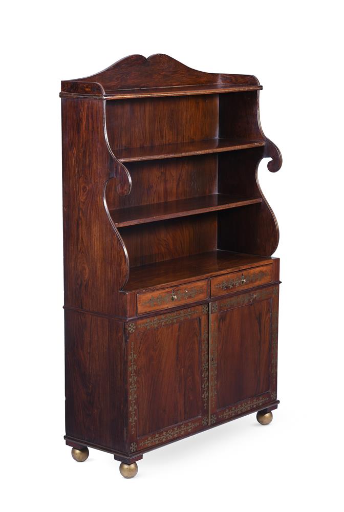 Y A REGENCY ROSEWOOD AND BRASS MARQUETRY OPEN BOOKCASE, CIRCA 1815