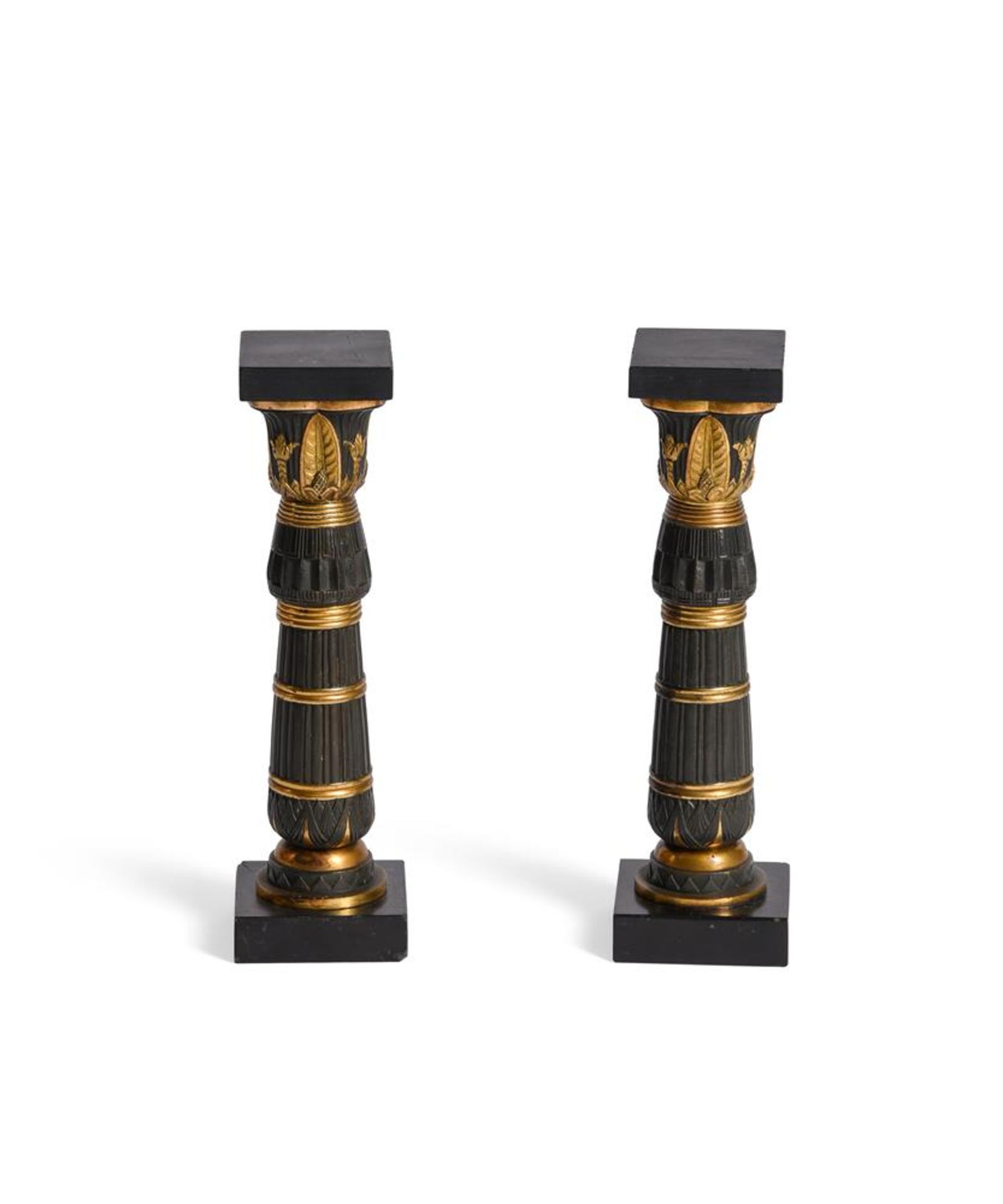 A PAIR OF PATINATED AND GILT BRONZE EGYPTIAN STYLE COLUMNS, PROBABLY FRENCH, EARLY 19TH CENTURY - Bild 3 aus 3