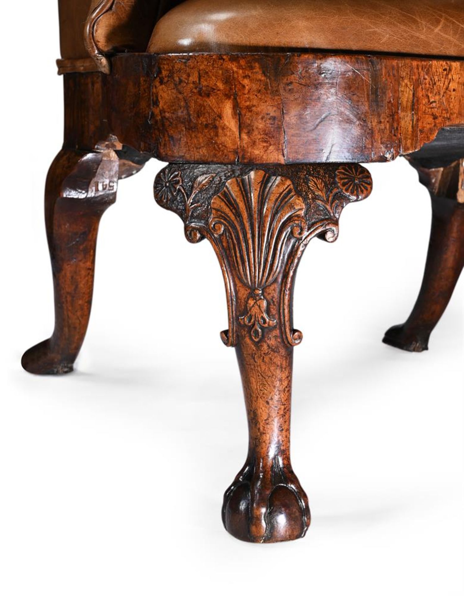 A GEORGE I WALNUT WING ARMCHAIR, CIRCA 1725 - Bild 2 aus 10