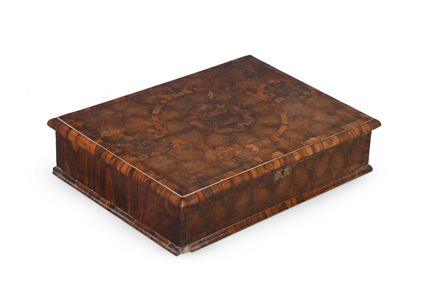 A WILLIAM & MARY WALNUT AND OLIVE WOOD OYSTER VENEERED LACE BOX, LATE 17TH CENTURY