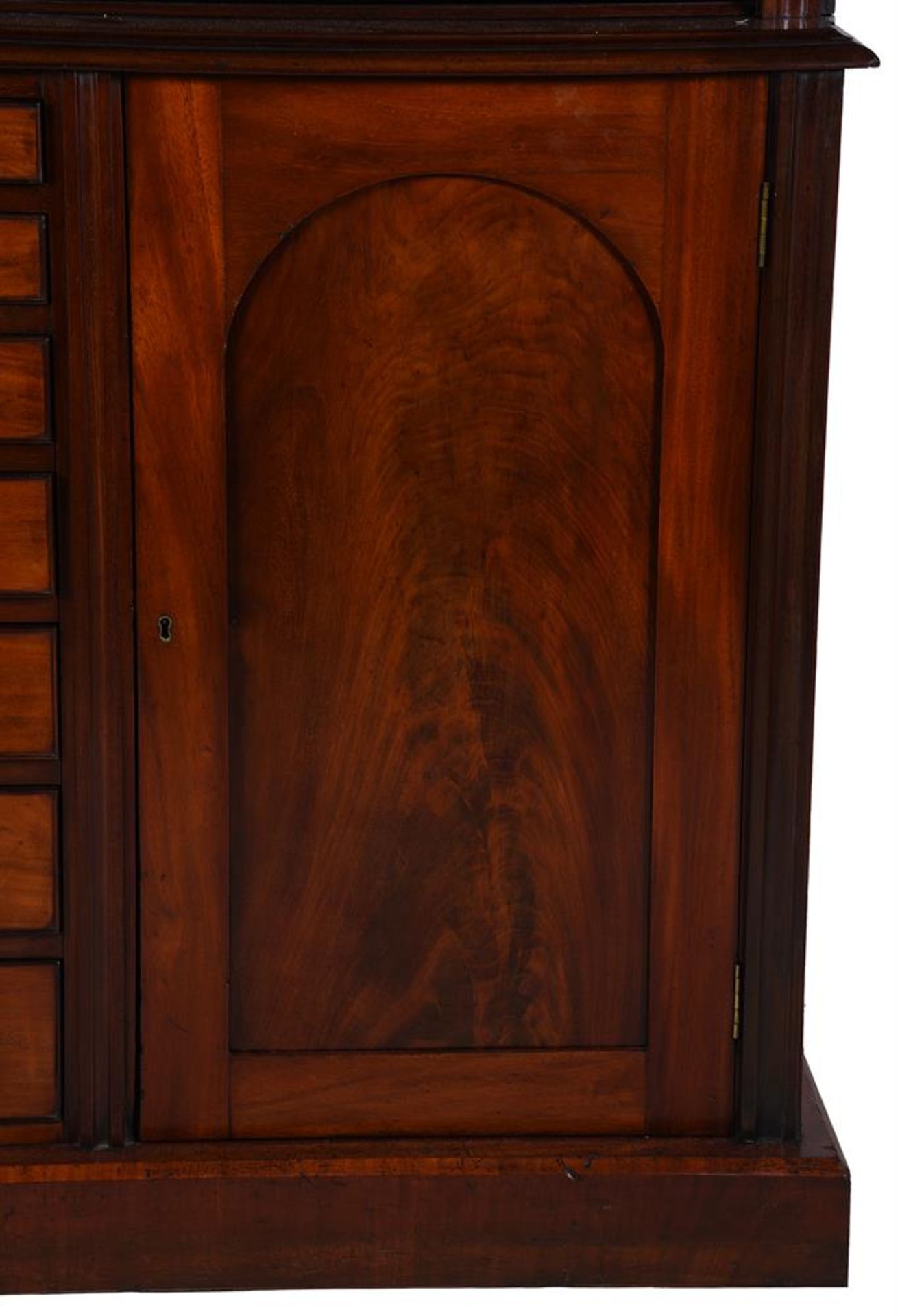 A WILLIAM IV MAHOGANY LIBRARY BOOKCASE, CIRCA 1835 - Bild 2 aus 6