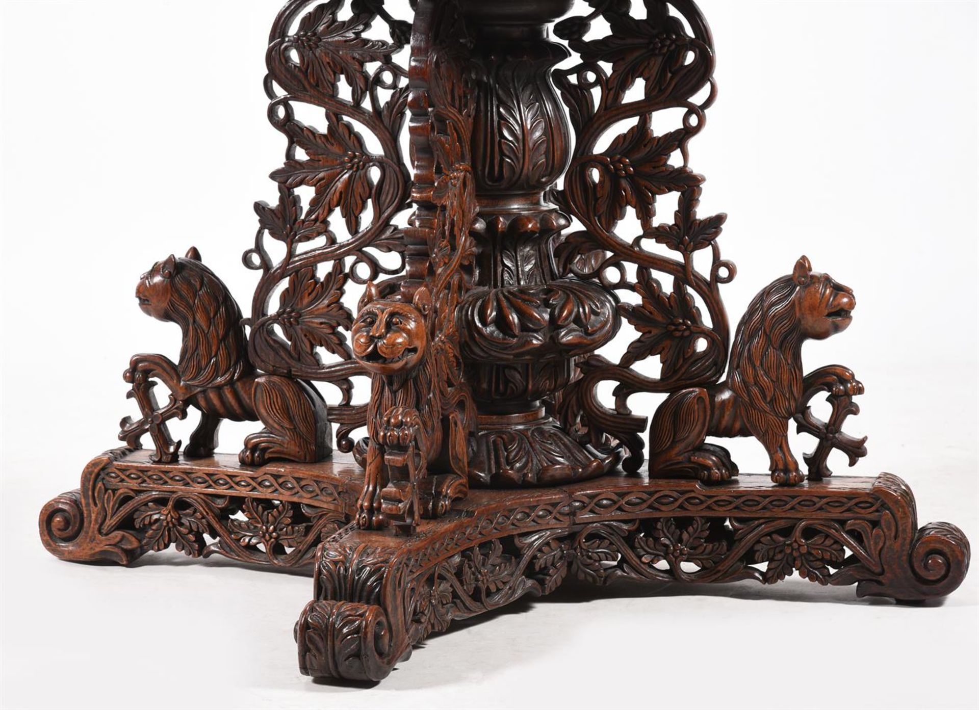 Y AN ANGLO-INDIAN CARVED ROSEWOOD CENTRE TABLE, SECOND QUARTER 19TH CENTURY - Bild 6 aus 9