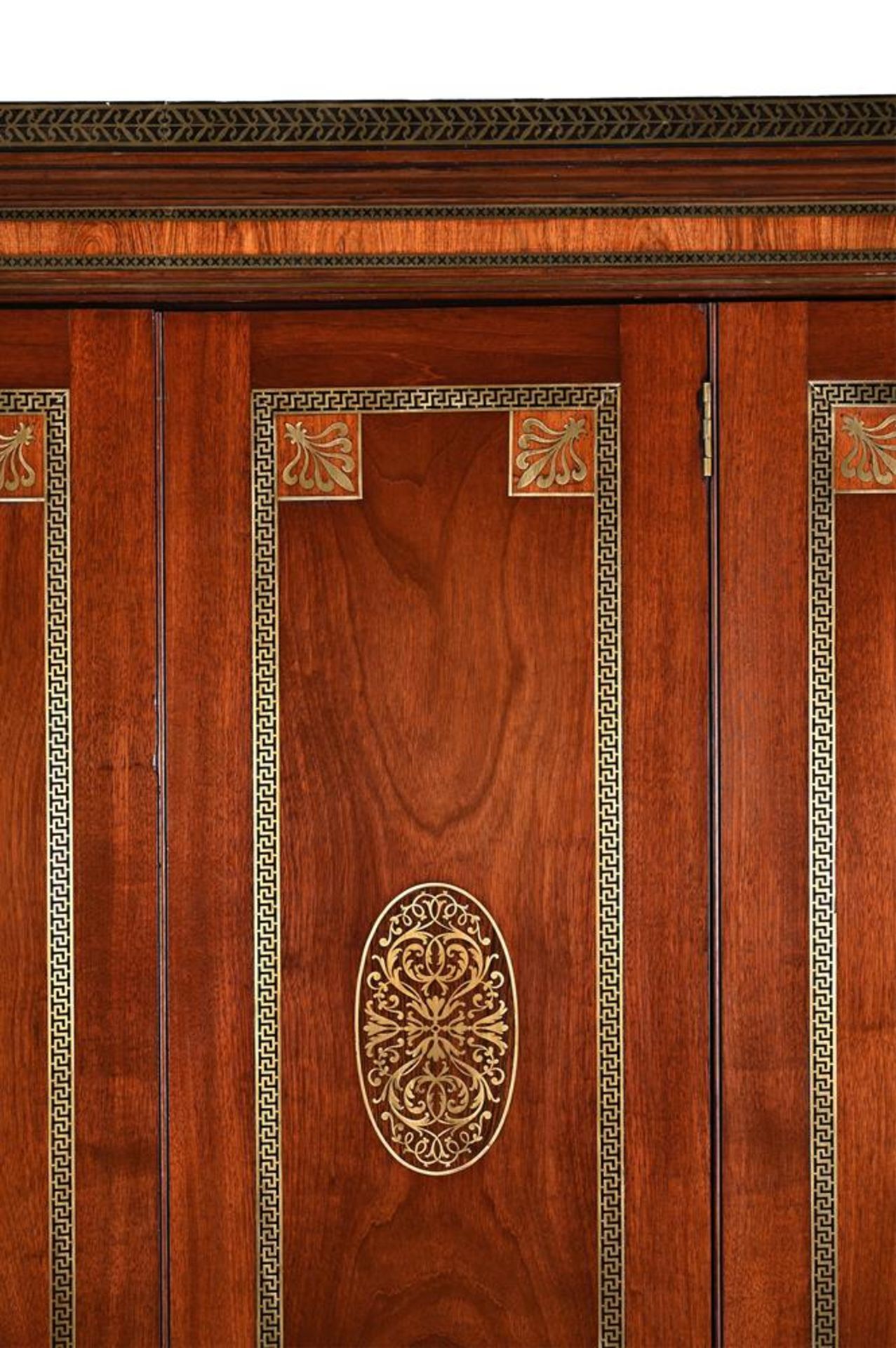 Y A REGENCY MAHOGANY, ROSEWOOD AND BRASS MARQUETRY ESTATE CABINET, CIRCA 1820 - Bild 2 aus 4