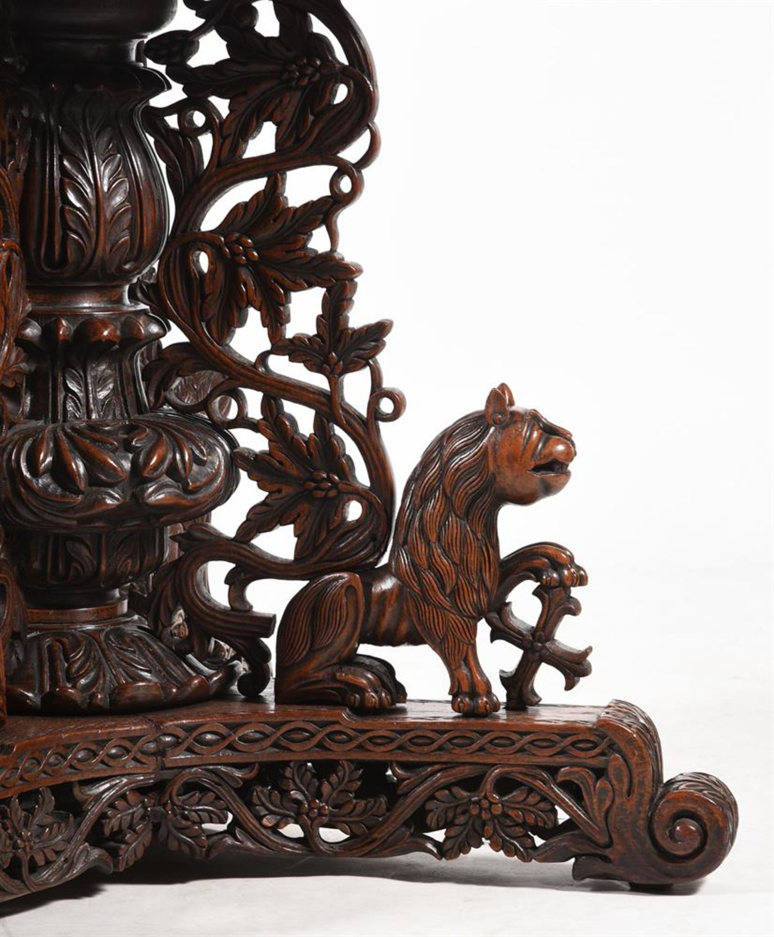 Y AN ANGLO-INDIAN CARVED ROSEWOOD CENTRE TABLE, SECOND QUARTER 19TH CENTURY - Bild 7 aus 9