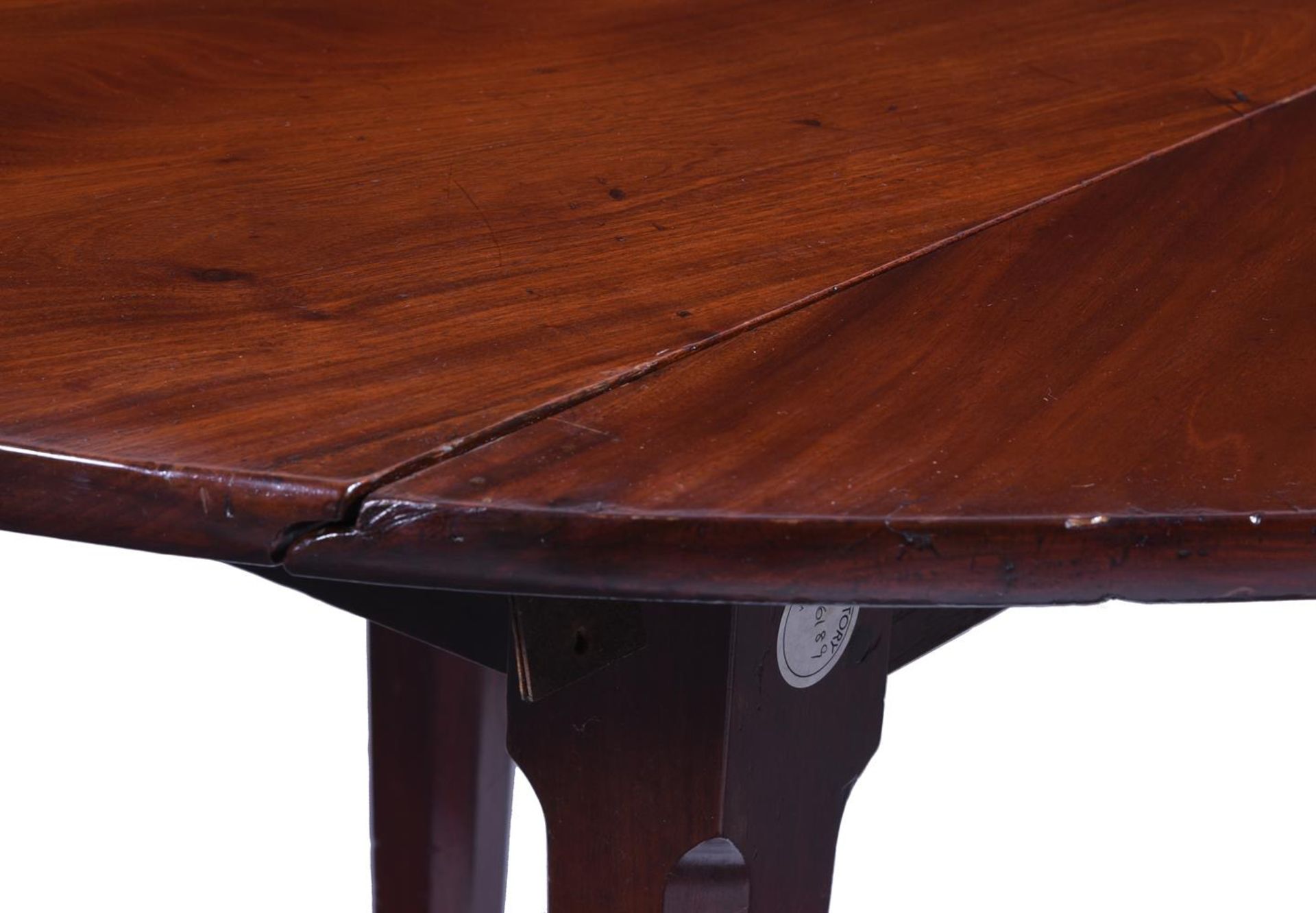 A FRENCH MAHOGANY EXTENDING DINING TABLE, FIRST HALF 19TH CENTURY - Bild 4 aus 4