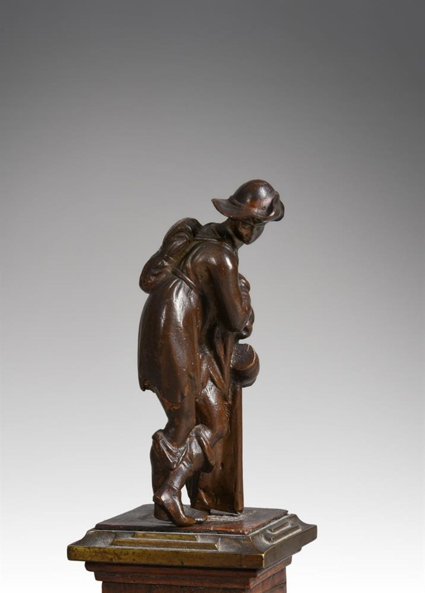 AFTER A MODEL BY GIAMBOLOGNA (1529-1608) A BRONZE FIGURE OF A PEASANT RESTING ON HIS STAFF - Image 3 of 3