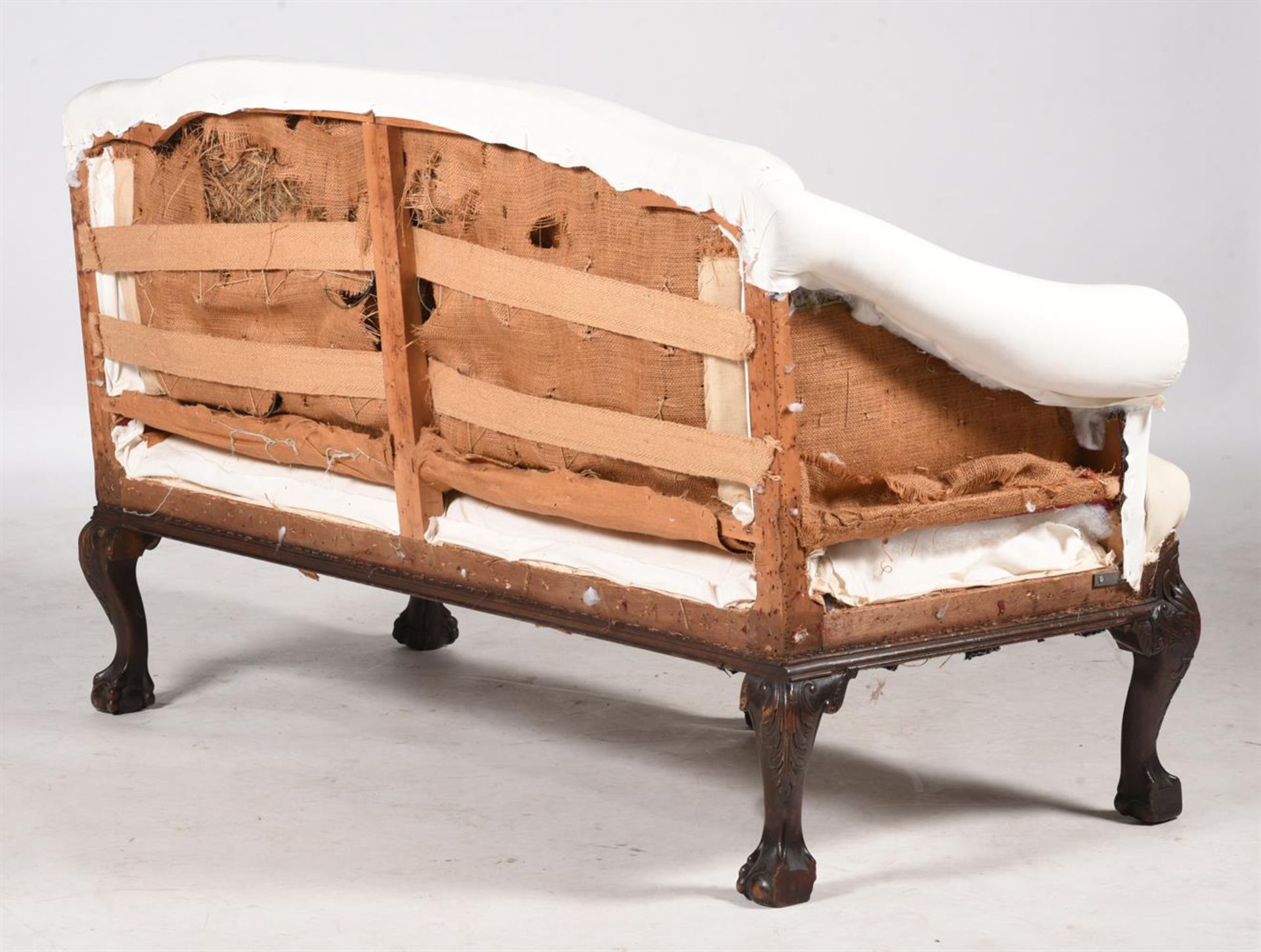 A MAHOGANY SOFA, IN GEORGE II STYLE, LATE 19TH OR EARLY 20TH CENTURY - Image 3 of 3