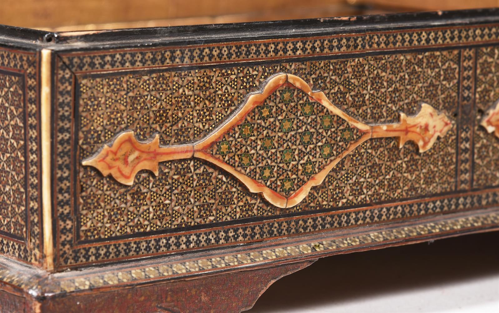 Y A QAJAR KHATAMKARI BOX, PERSIAN, 19TH CENTURY - Image 3 of 7