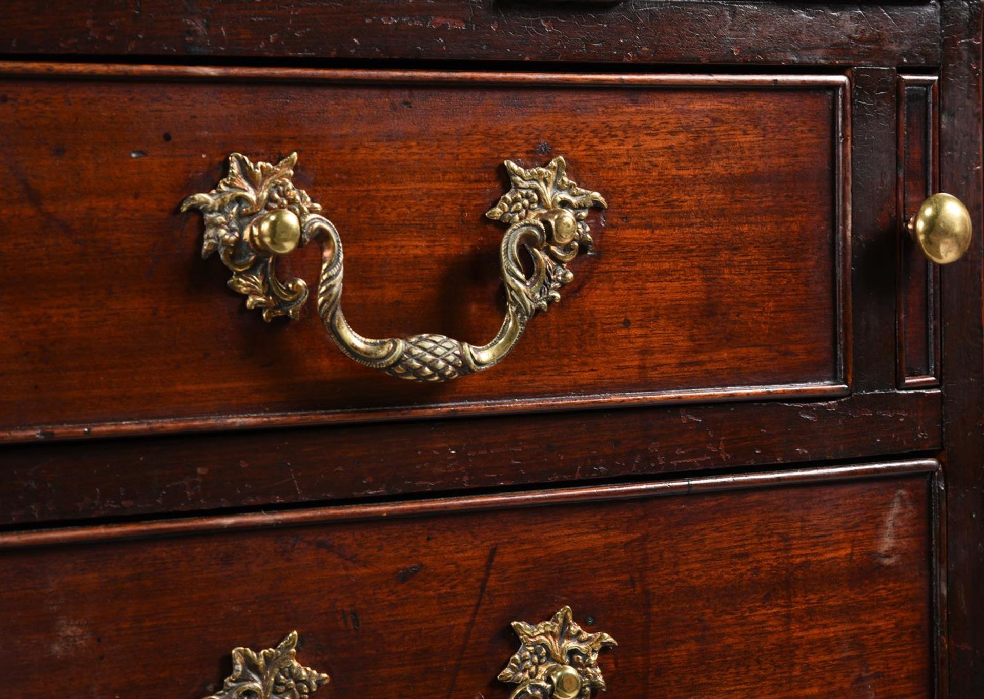 A GEORGE II MAHOGANY BUREAU BOOKCASE, BY JOHN FRANKLIN, CIRCA 1750 - Bild 5 aus 7