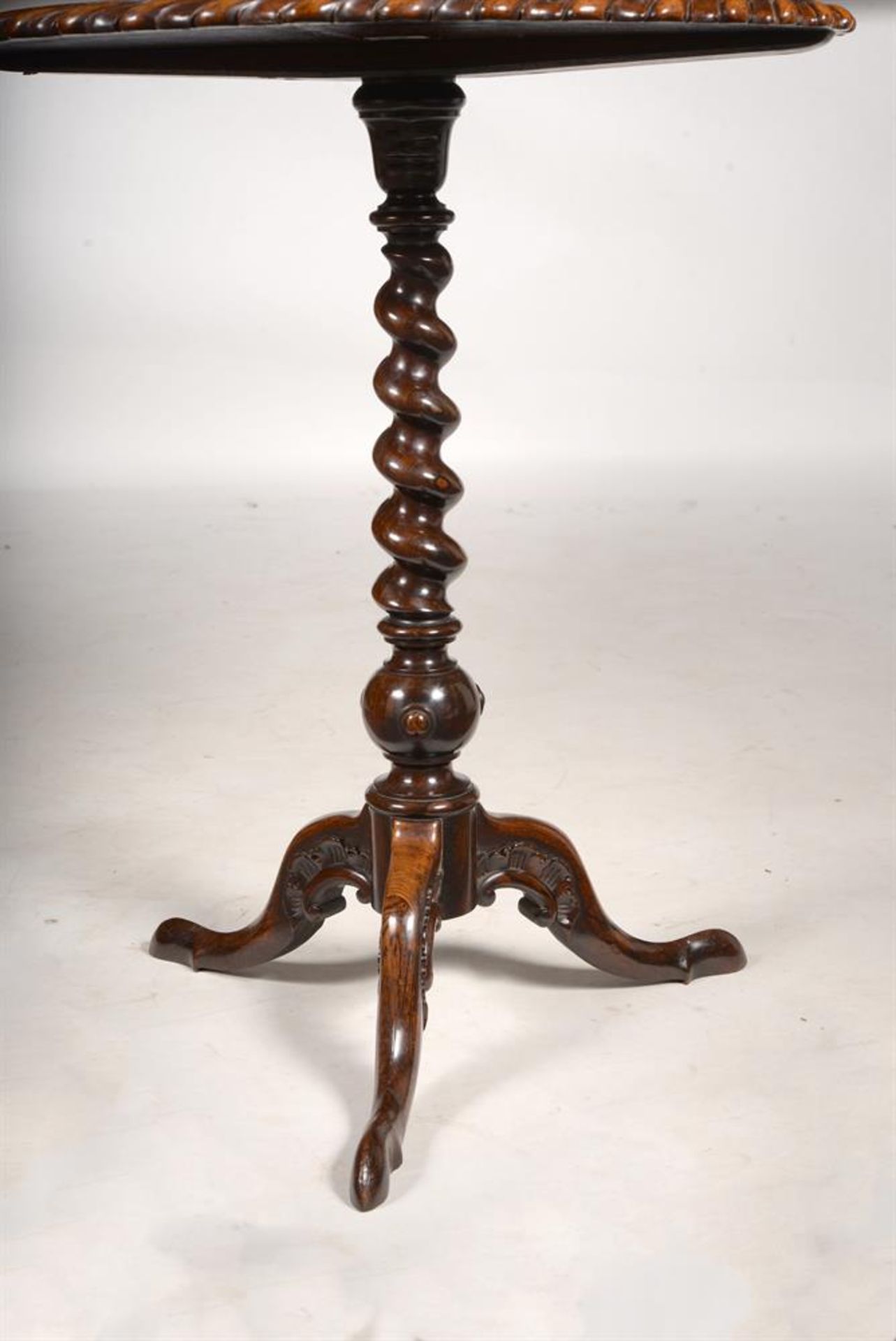 Y AN EARLY VICTORIAN ROSEWOOD TRIPOD TABLE, IN THE MANNER OF GILLOWS, CIRCA 1840 - Image 3 of 3