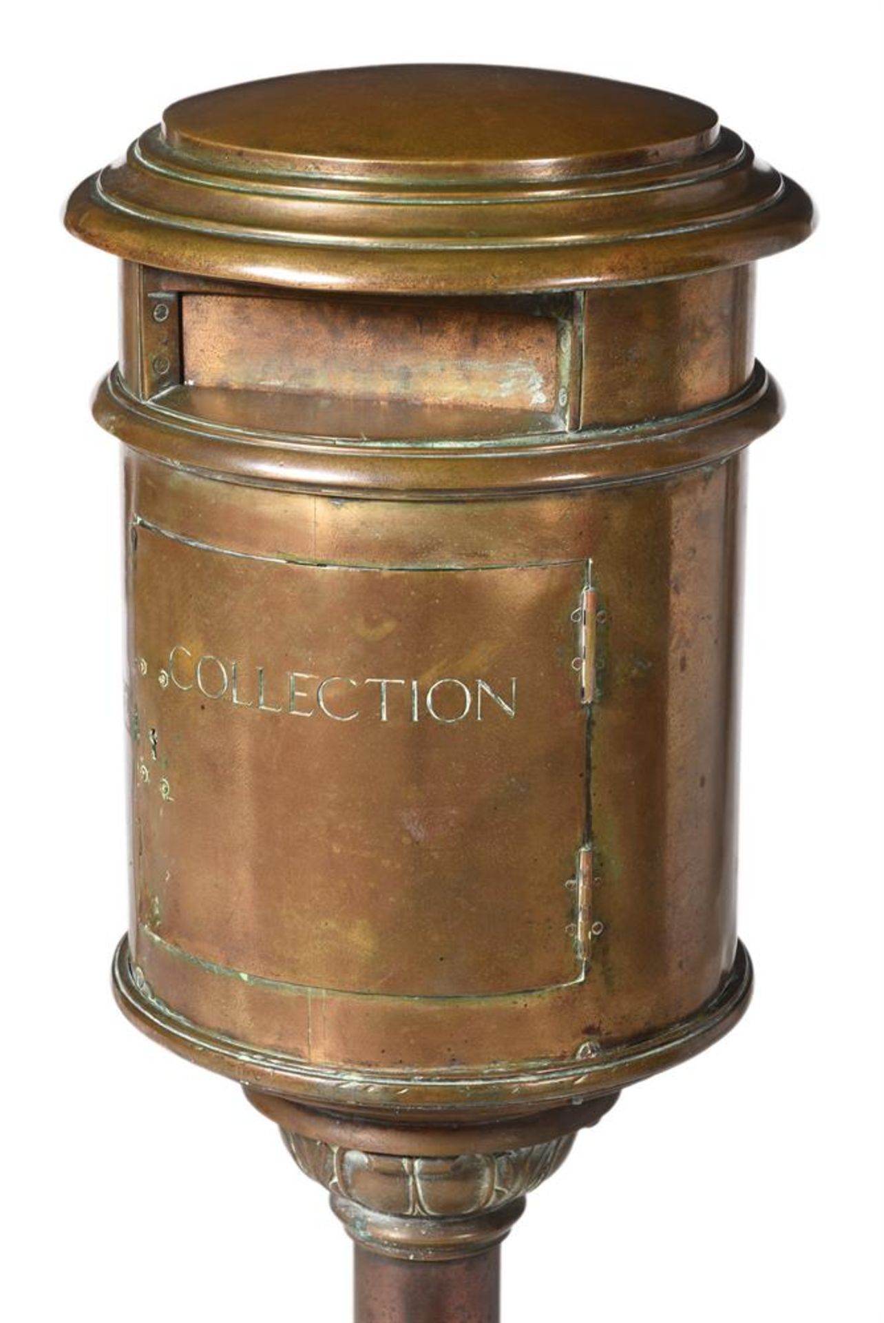 AN UNUSUAL PAIR OF BRASS AND OAK HOTEL OR COUNTRY HOUSE POST BOXES, EARLY 20TH CENTURY - Bild 2 aus 3