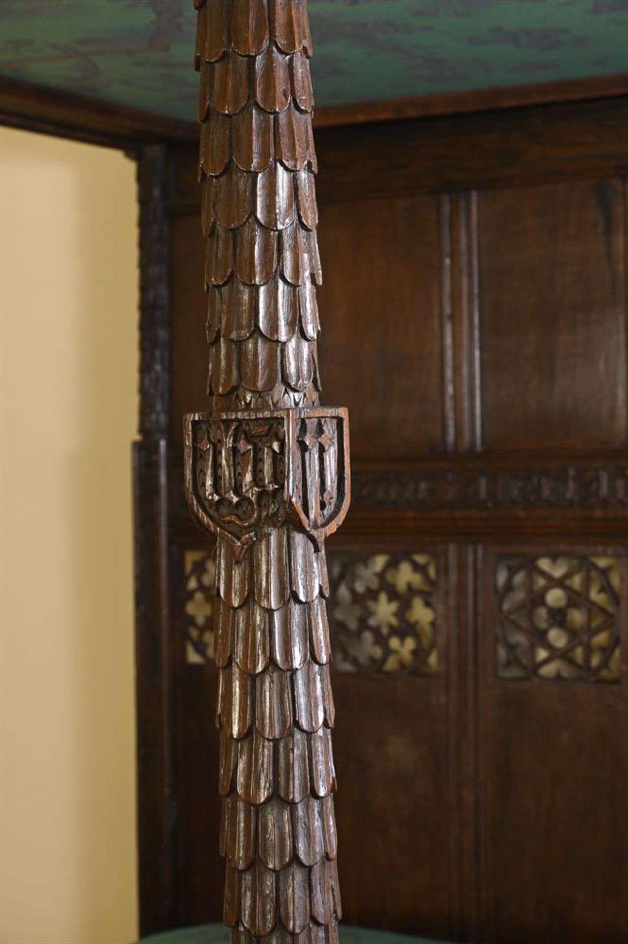 A CARVED OAK TESTER BED, POSSIBLY LATE 15TH CENTURY AND LATER ELEMENTS - Image 4 of 6