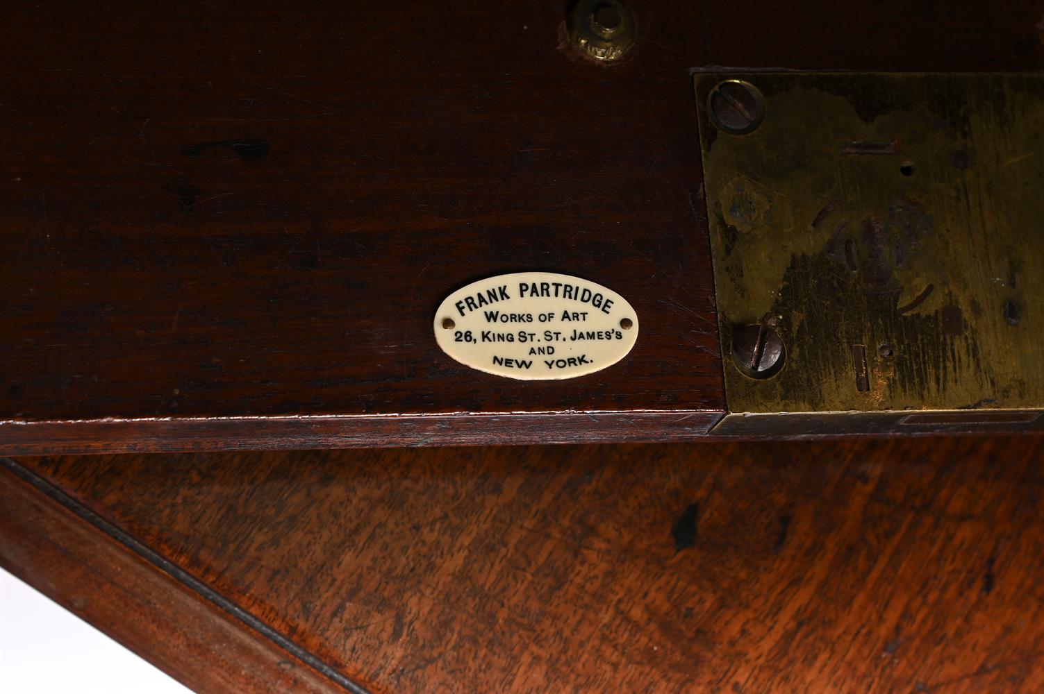 A GEORGE II IRISH 'FIDDLEBACK' MAHOGANY SIDE OR DRESSING TABLE, CIRCA 1755 - Image 3 of 3