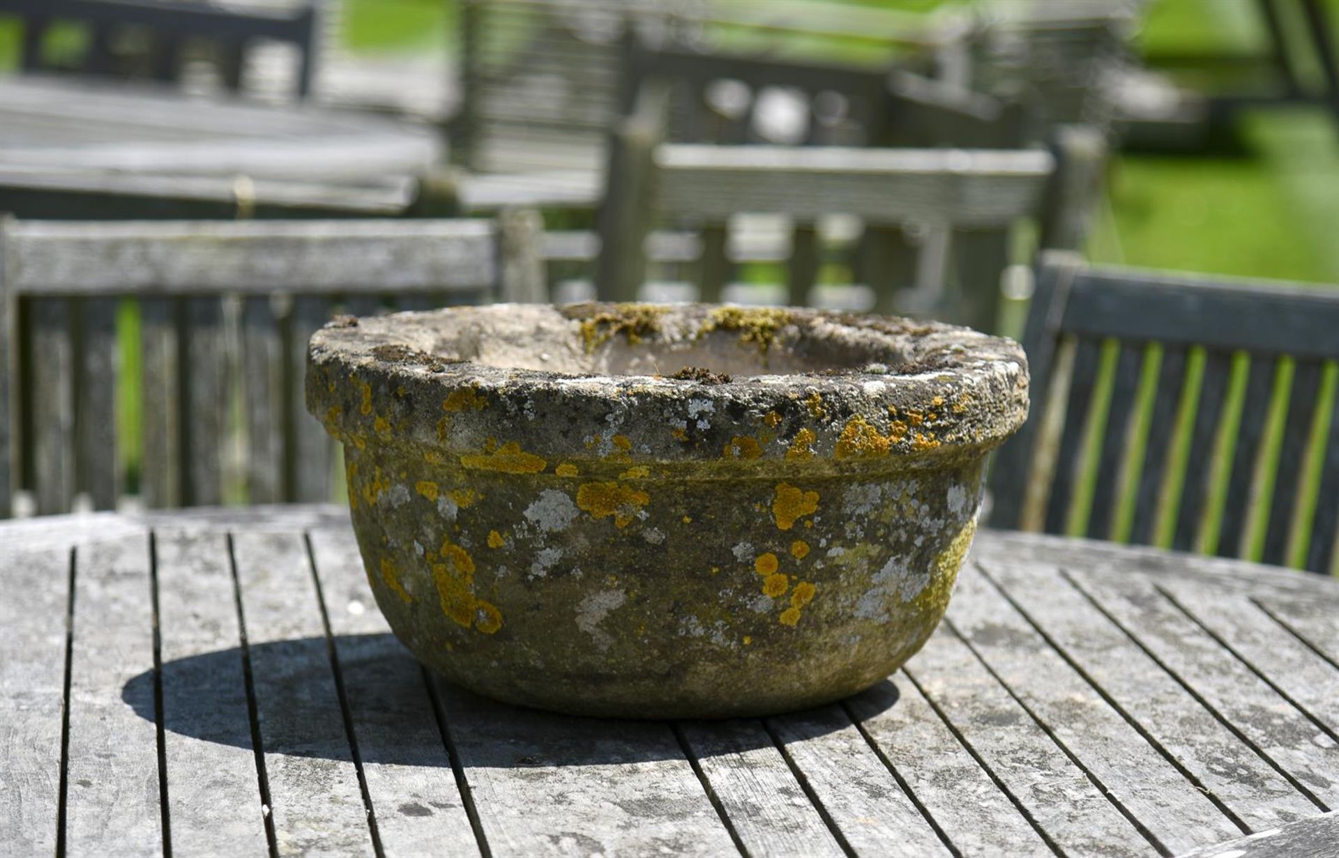 A COTSWOLD STONE POT, 19TH CENTURY