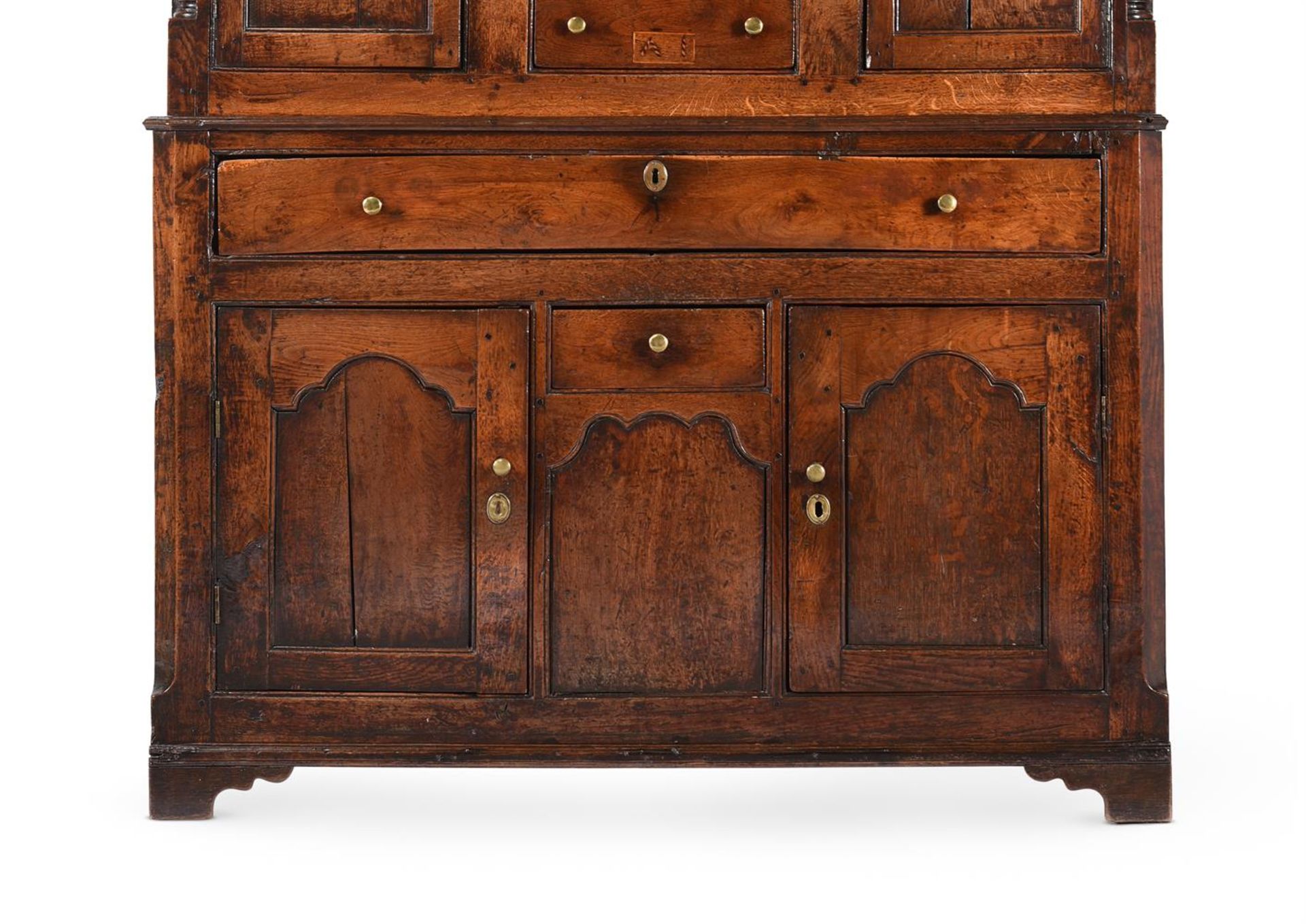 A GEORGE III WELSH OAK DRESSER OR CWPWRDD TRIDARN MID 18TH CENTURY - Image 3 of 3