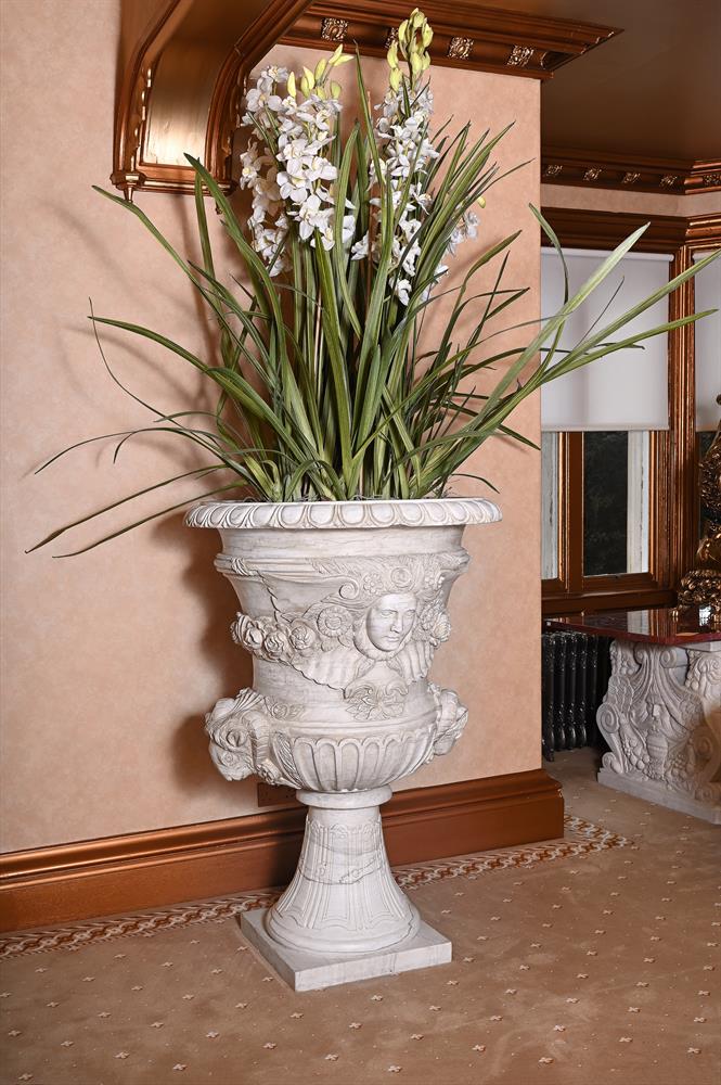 A MONUMENTAL PAIR OF CARVED MARBLE URNS, AFTER THE ANTIQUE, CONTEMPORARY - Image 2 of 5