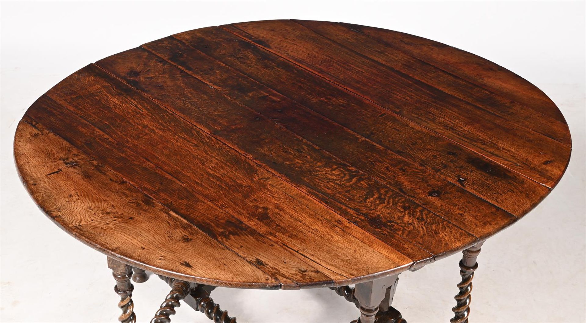 A LARGE OAK GATELEG DINING TABLE FIRST HALF, 18TH CENTURY - Image 3 of 3