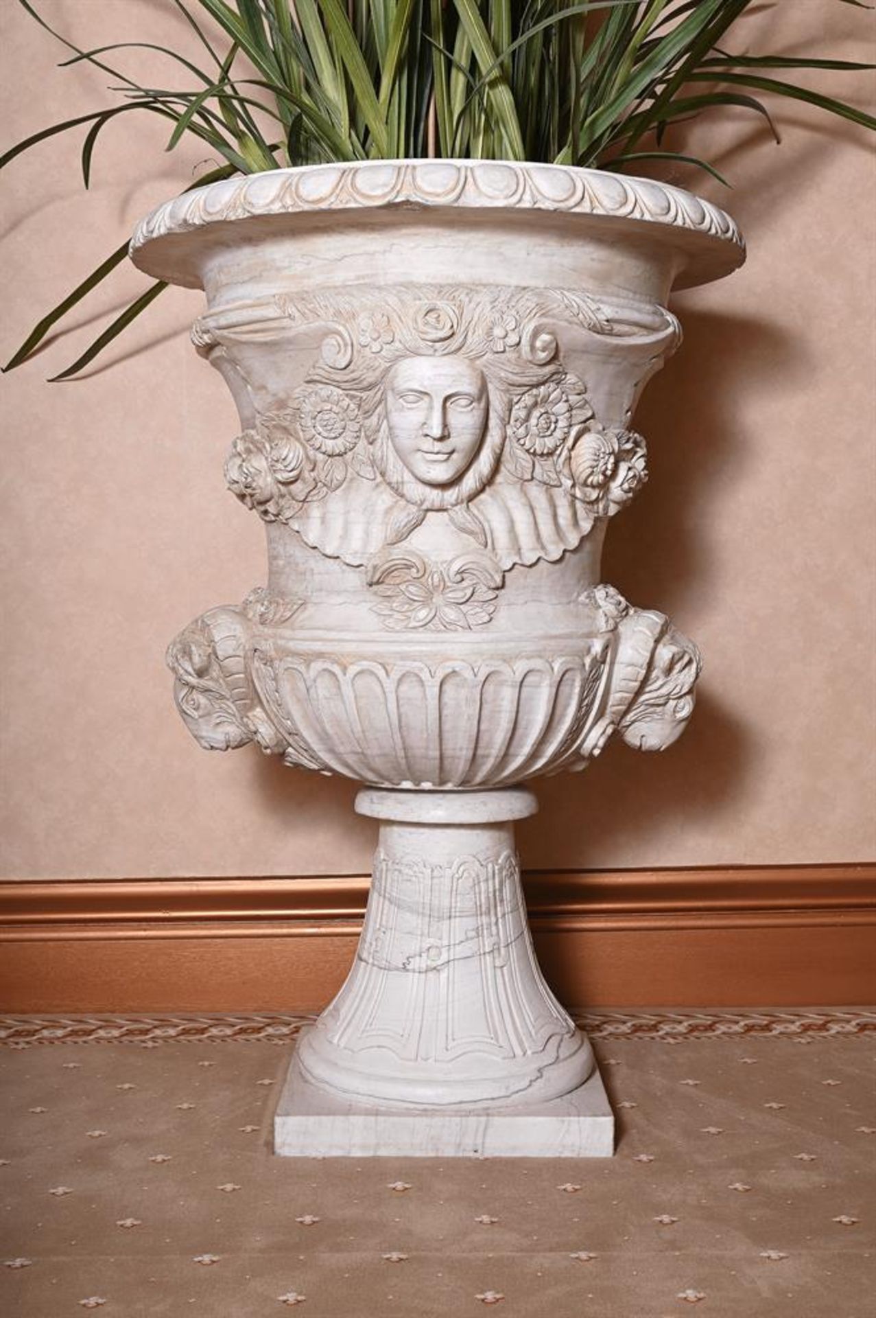 A MONUMENTAL PAIR OF CARVED MARBLE URNS, AFTER THE ANTIQUE, CONTEMPORARY - Image 3 of 5