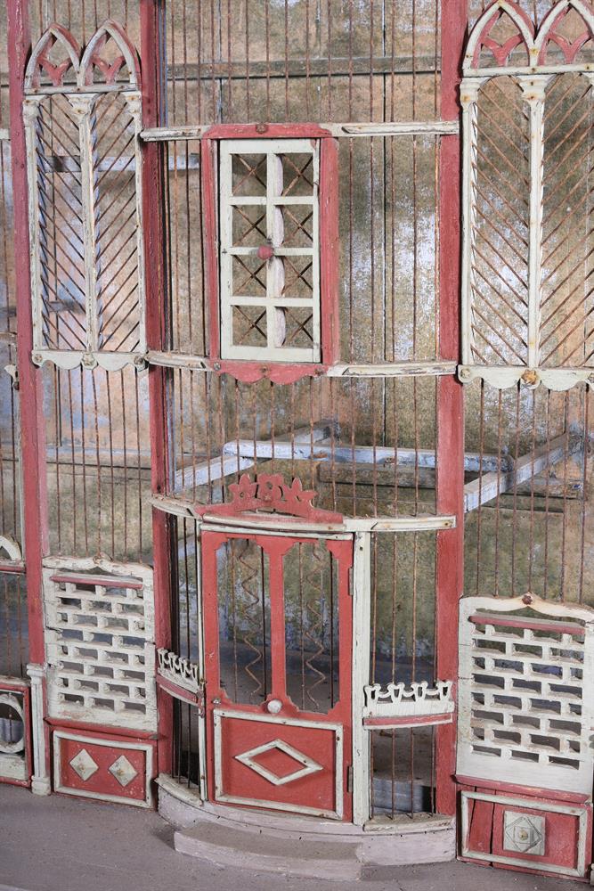 A LARGE PAINTED WOOD AND WIREWORK BIRDCAGE, FIRST HALF 20TH CENTURY - Image 3 of 5