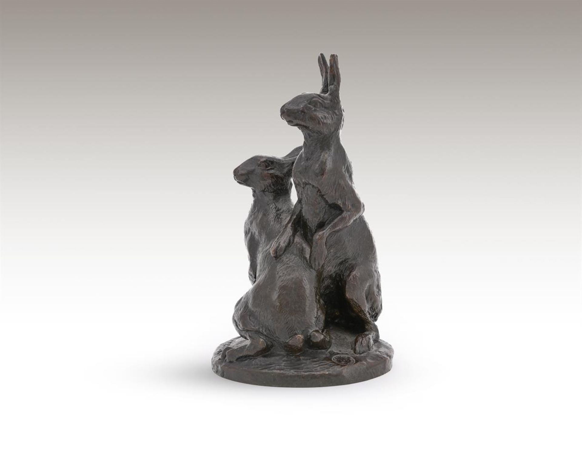 VICTOR PETER (FRENCH, 1840-1918), A BRONZE MODEL OF TWO ALERT HARES - Bild 5 aus 5