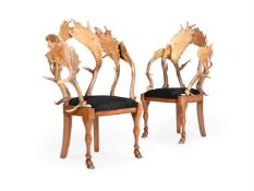 Y A PAIR OF EUROPEAN FALLOW HORN 'ANTLER' AND COWHIDE CHAIRS BY ANTHONY REDMILE