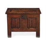 A SMALL ELIZABETHAN OAK COFFER, LATE 16TH OR EARLY 17TH CENTURY