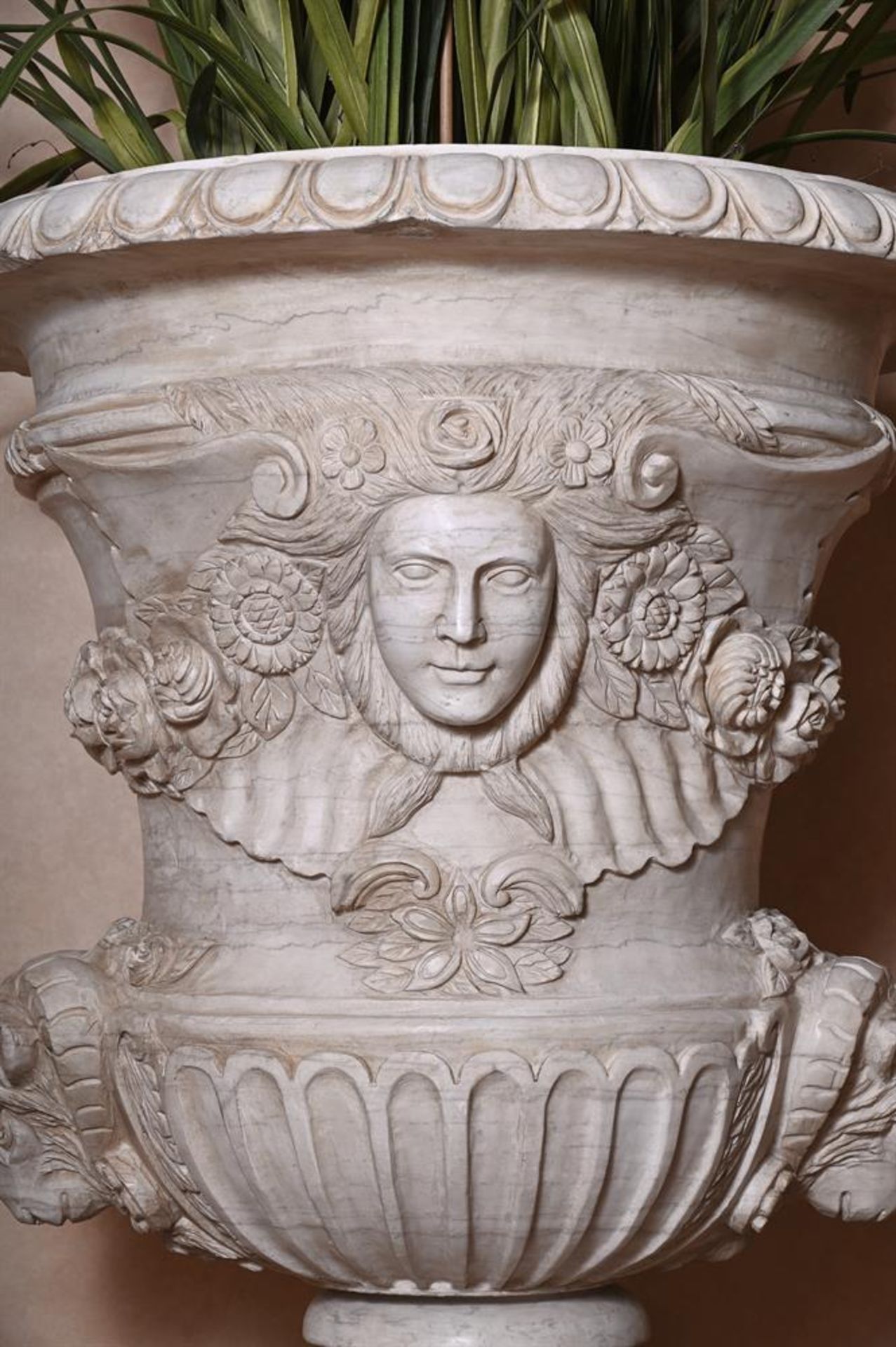 A MONUMENTAL PAIR OF CARVED MARBLE URNS, AFTER THE ANTIQUE, CONTEMPORARY - Image 4 of 5