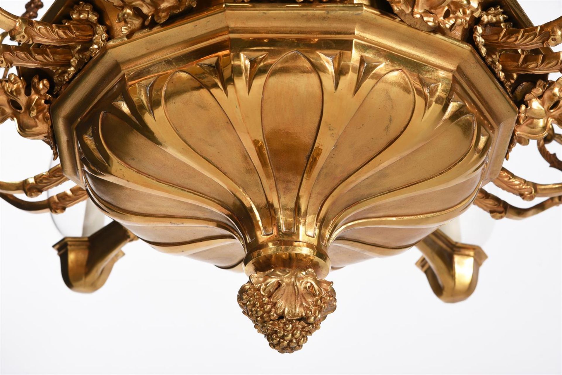 A GILT BRONZE SIX BRANCH HANGING LIGHT IN THE GOTHIC TASTE IN THE MANNER OF WILLIAM COLLINS - Bild 3 aus 6