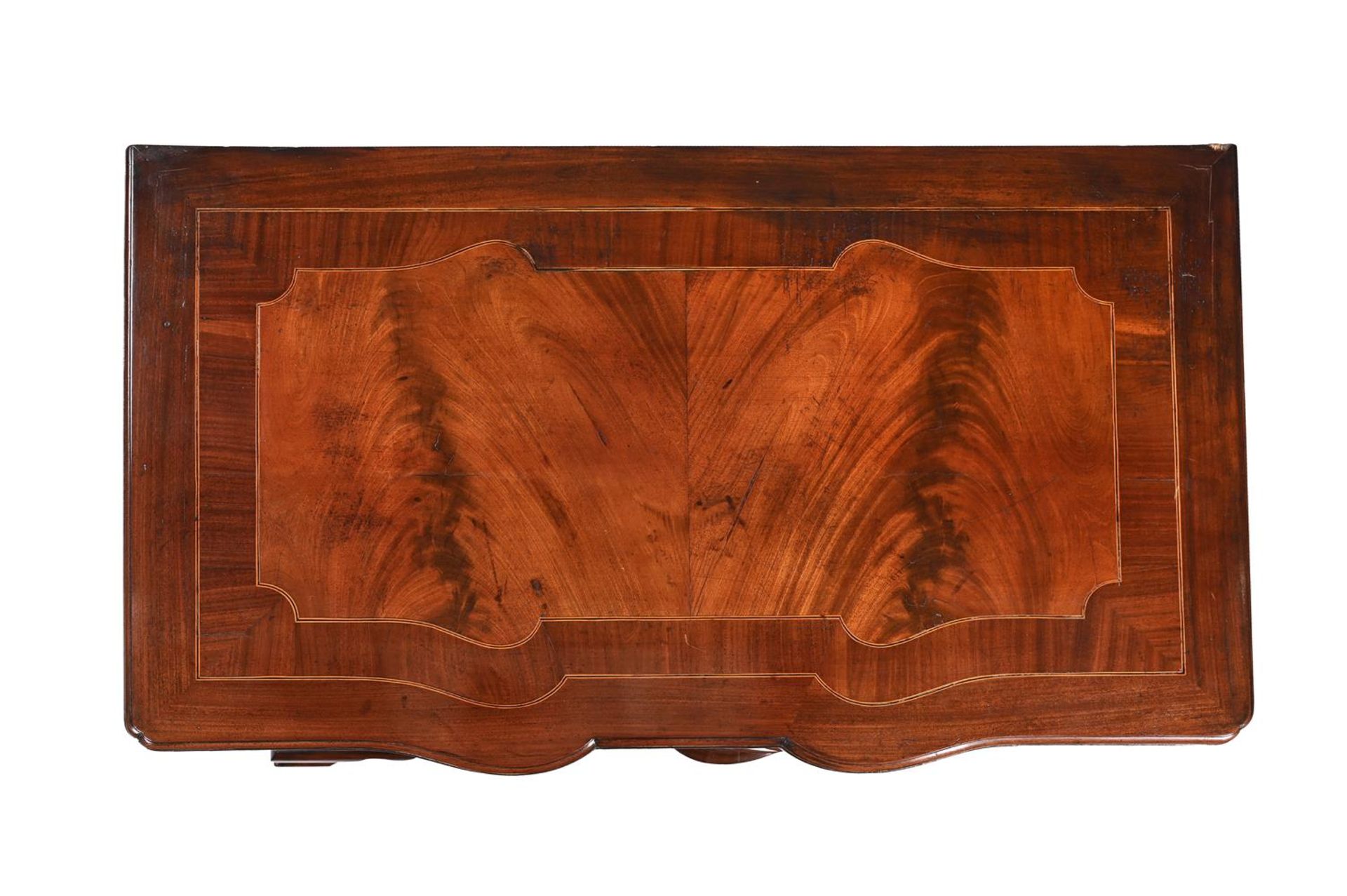 A GEORGE III MAHOGANY CHEST OF DRAWERS, CIRCA 1770 - Bild 3 aus 3