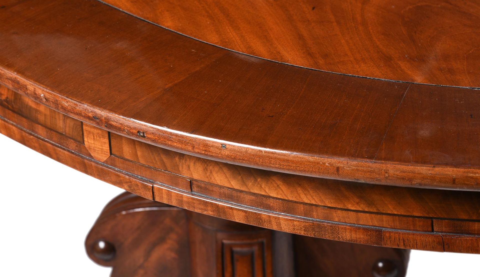 Y A REGENCY MAHOGANY AND EBONY INLAID TRIPLE PEDESTAL DINING TABLE, DUBLIN, CIRCA 1820 AND LATER - Image 2 of 5