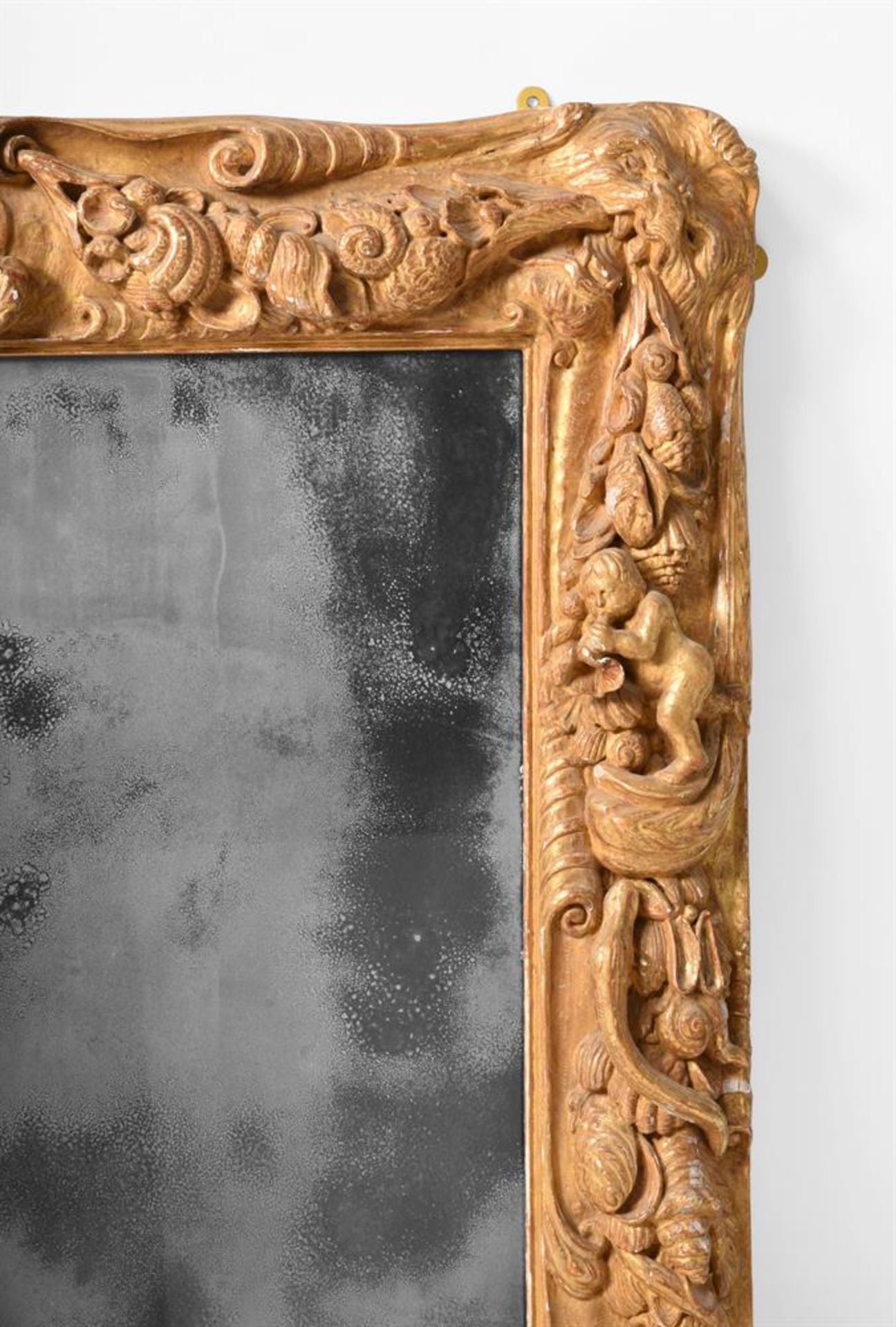 A LARGE CONTINENTAL CARVED GILTWOOD WALL MIRROR, PROBABLY ITALIAN, 19TH CENTURY - Bild 2 aus 4