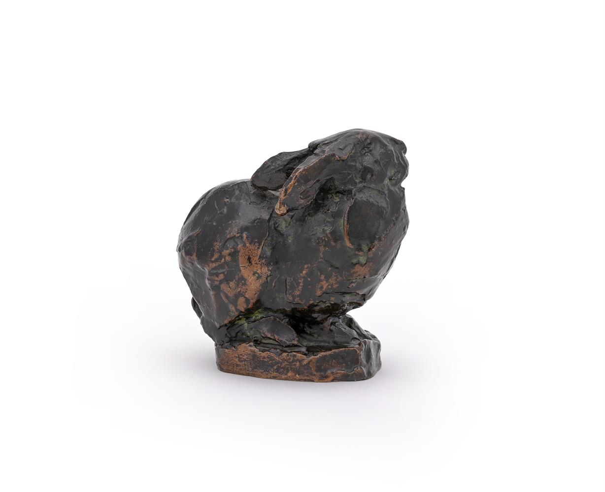 E JACKSON (AMERICAN, CONTEMPORARY), A BRONZE MODEL OF A SEATED RABBIT - Image 2 of 4