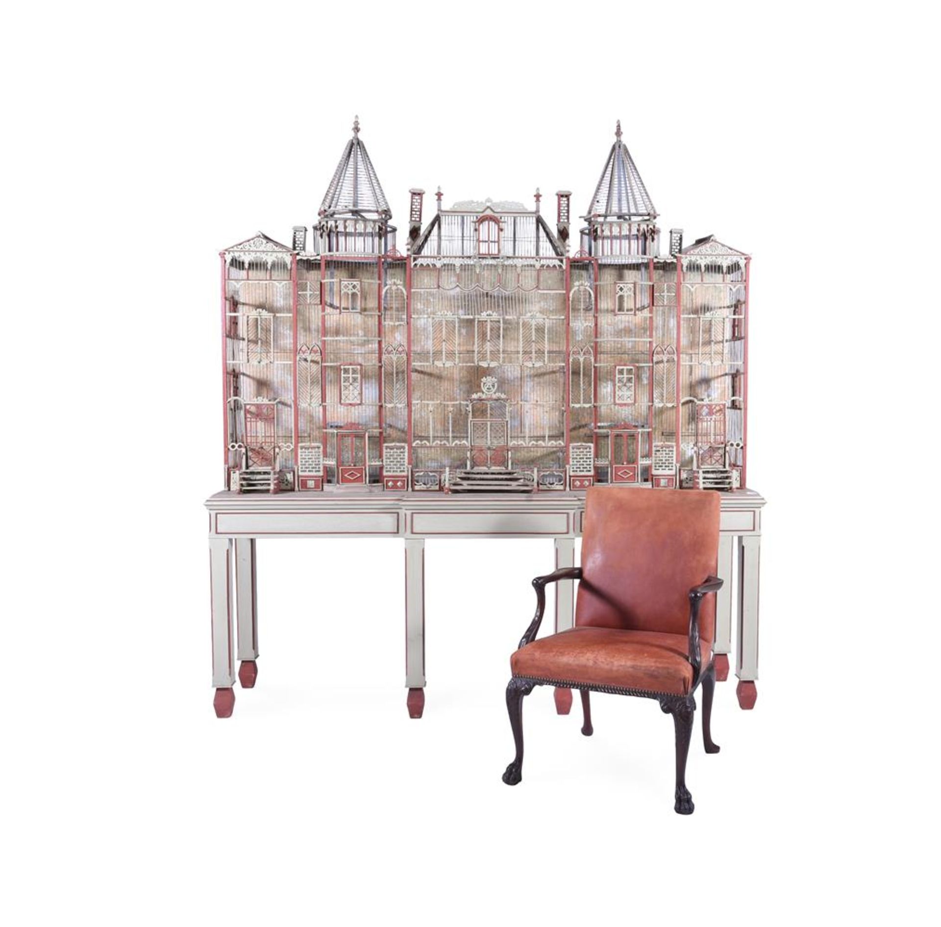 A LARGE PAINTED WOOD AND WIREWORK BIRDCAGE, FIRST HALF 20TH CENTURY - Image 2 of 5