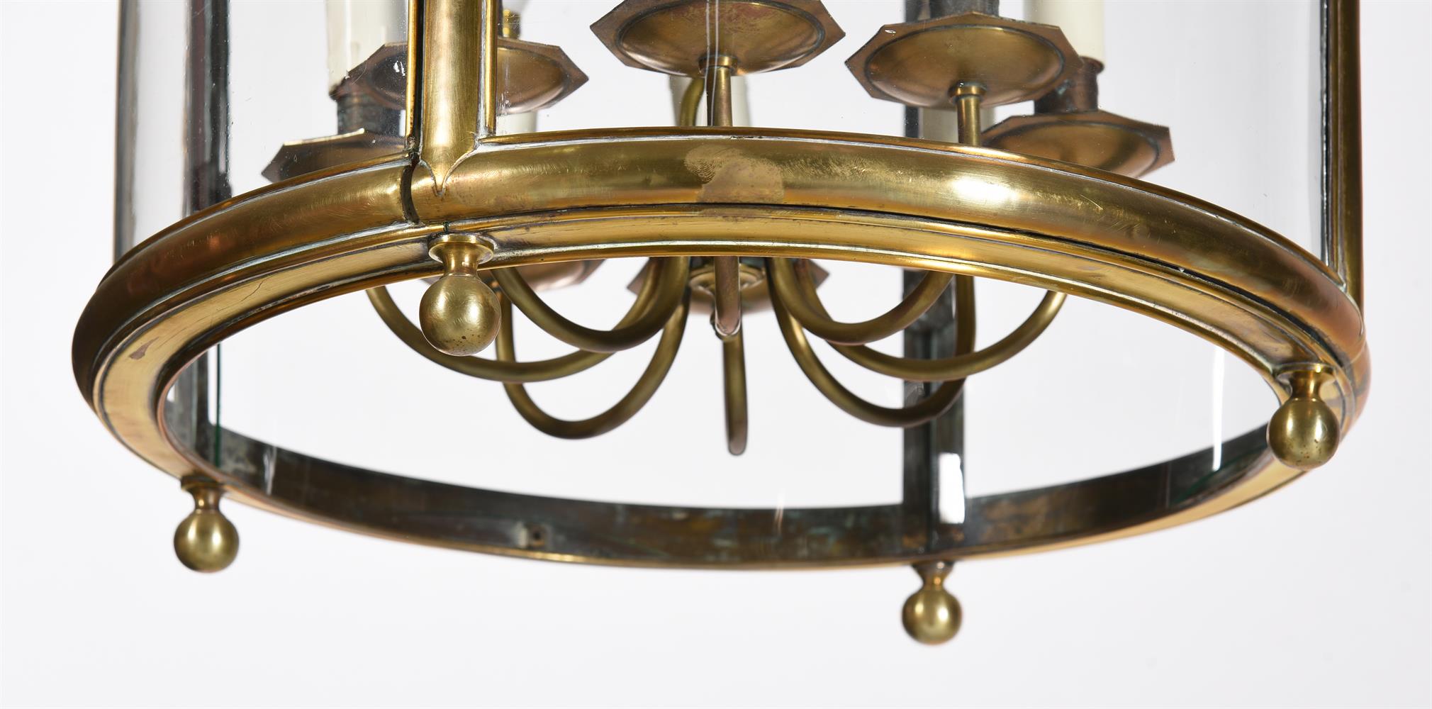 A LARGE BRASS AND GLASS DRUM LANTERN LIGHT, IN GEORGE III STYLE, 20TH CENTURY - Image 2 of 4