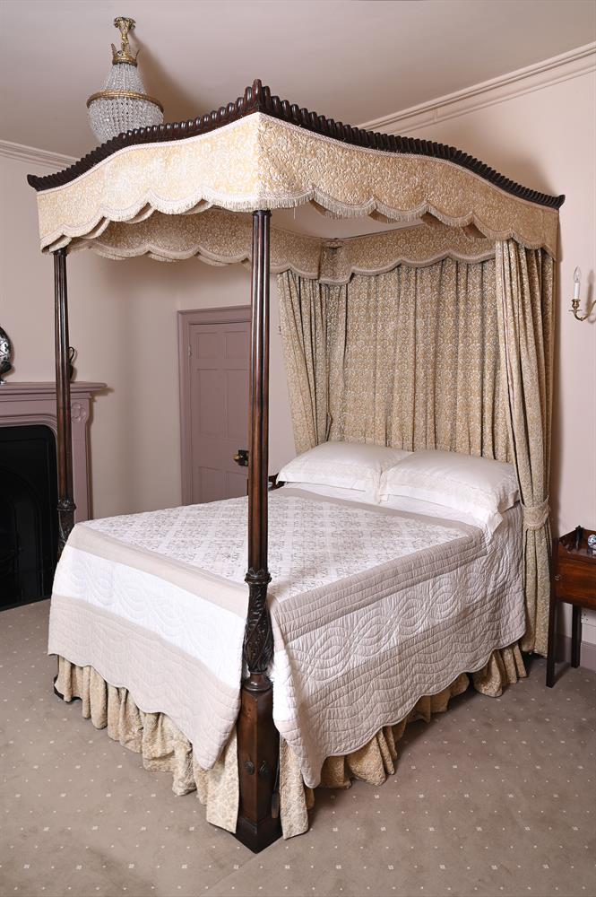 A GEORGE III MAHOGANY FOUR POST BED, IN THE MANNER OF THOMAS CHIPPENDALE, LATE 18TH CENTURY - Image 2 of 4