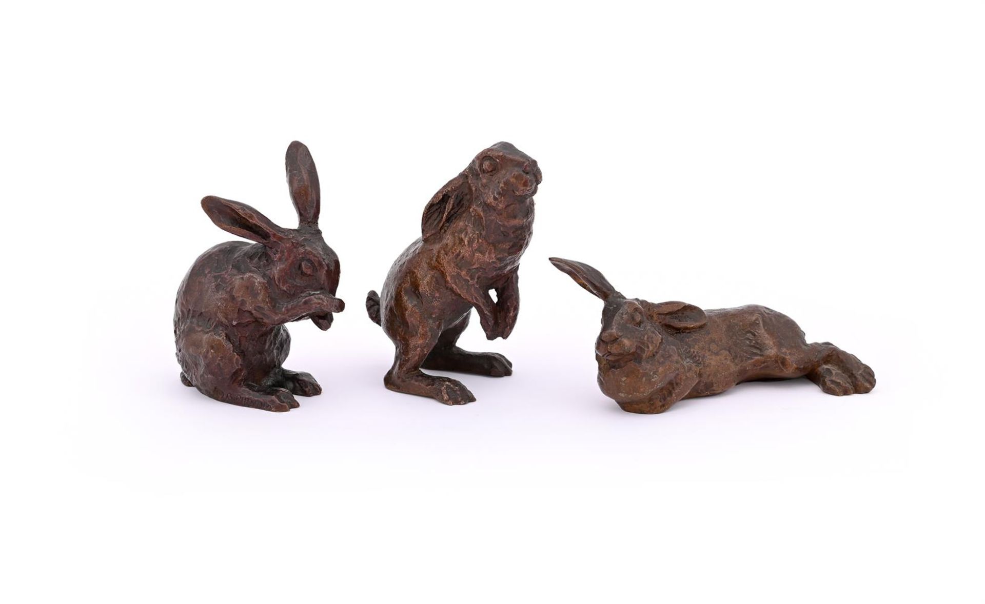 BRENDA PUTNAM (AMERICAN, 1890-1975), A SET OF THREE BRONZE RABBITS - Bild 2 aus 6