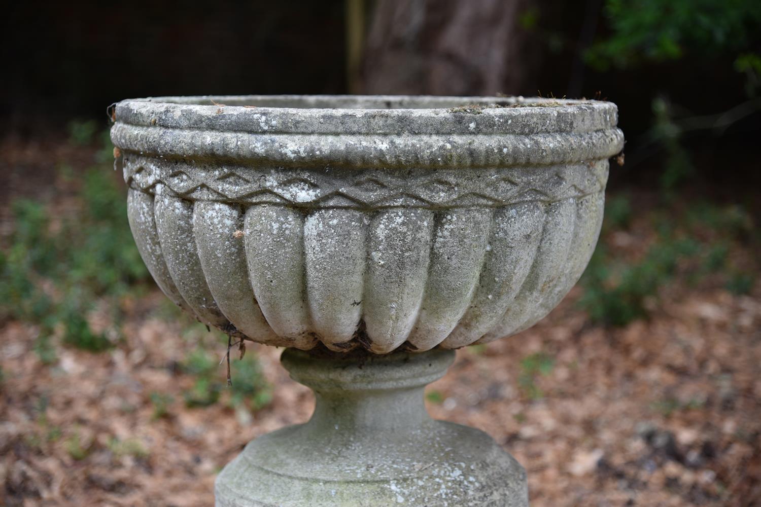 A STONE COMPOSITION CENTREPIECE ON PEDESTAL, IN REGENCY STYLE, 20TH CENTURY - Image 2 of 2