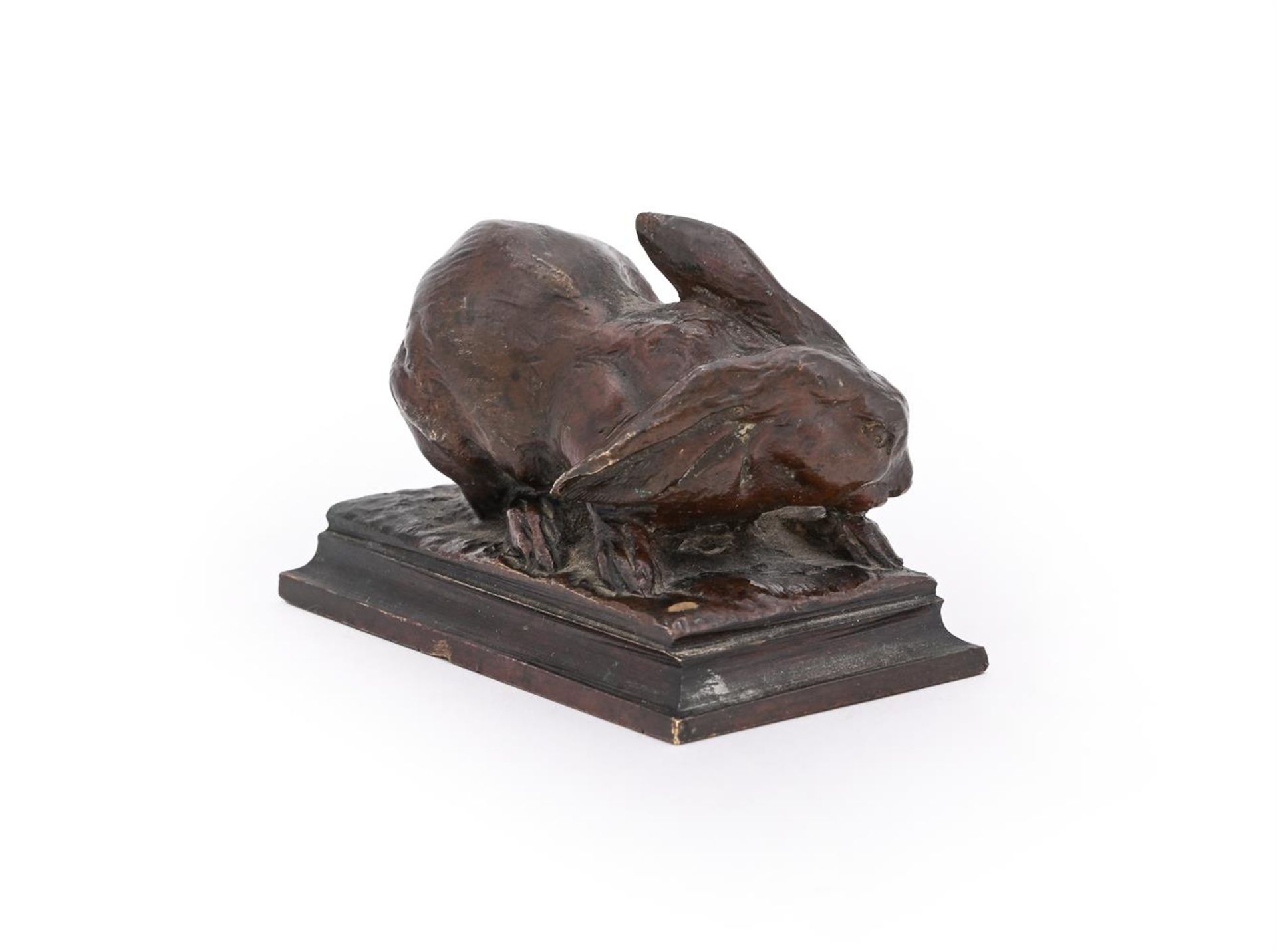 CHARLES GREMION (FRENCH, 19TH/20TH CENTURY), A BRONZE MODEL OF A HARE GROOMING - Image 3 of 5