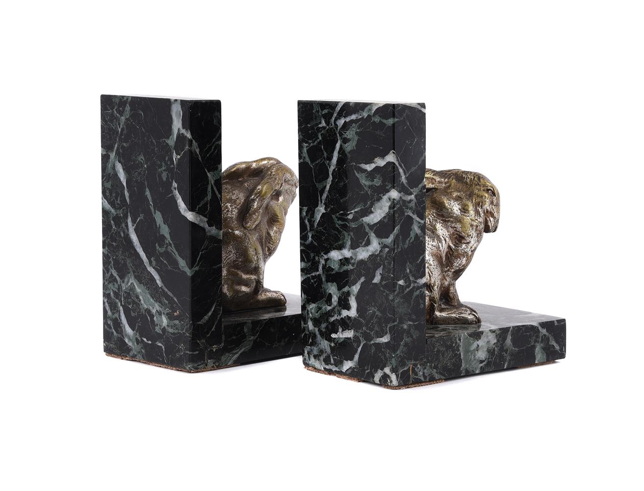 ATTRIBUTED TO OTTENWALD, A PAIR OF ART DECO SILVERED BRONZE AND MARBLE RABBIT BOOKENDS - Image 3 of 5